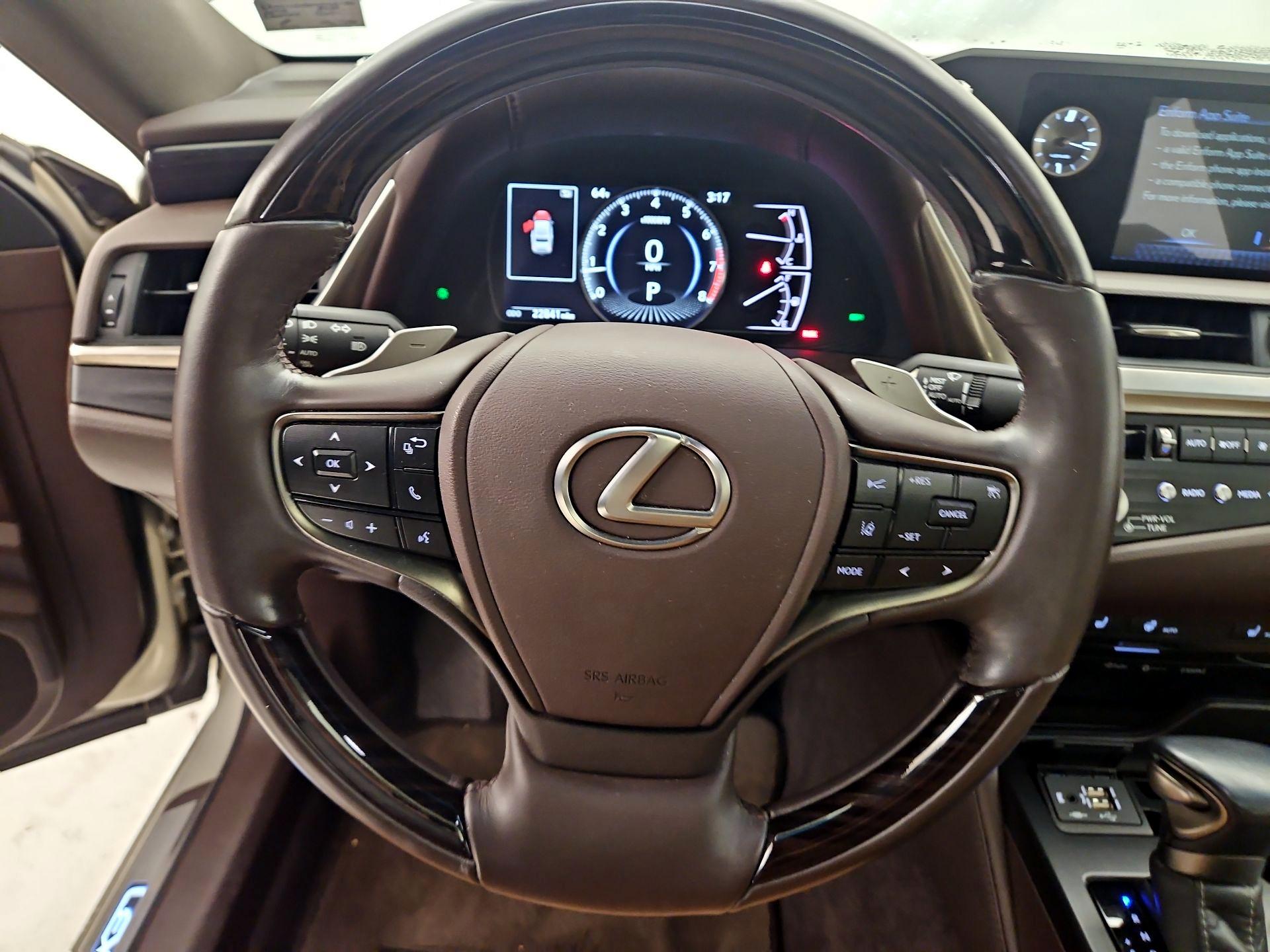 Thumbnail: 2021 Lexus ES - 10