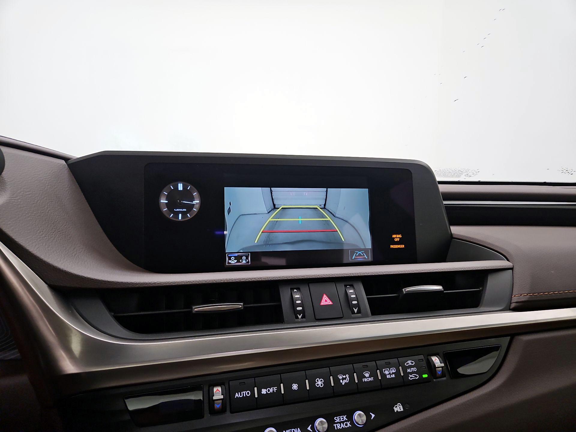 Thumbnail: 2021 Lexus ES - 13