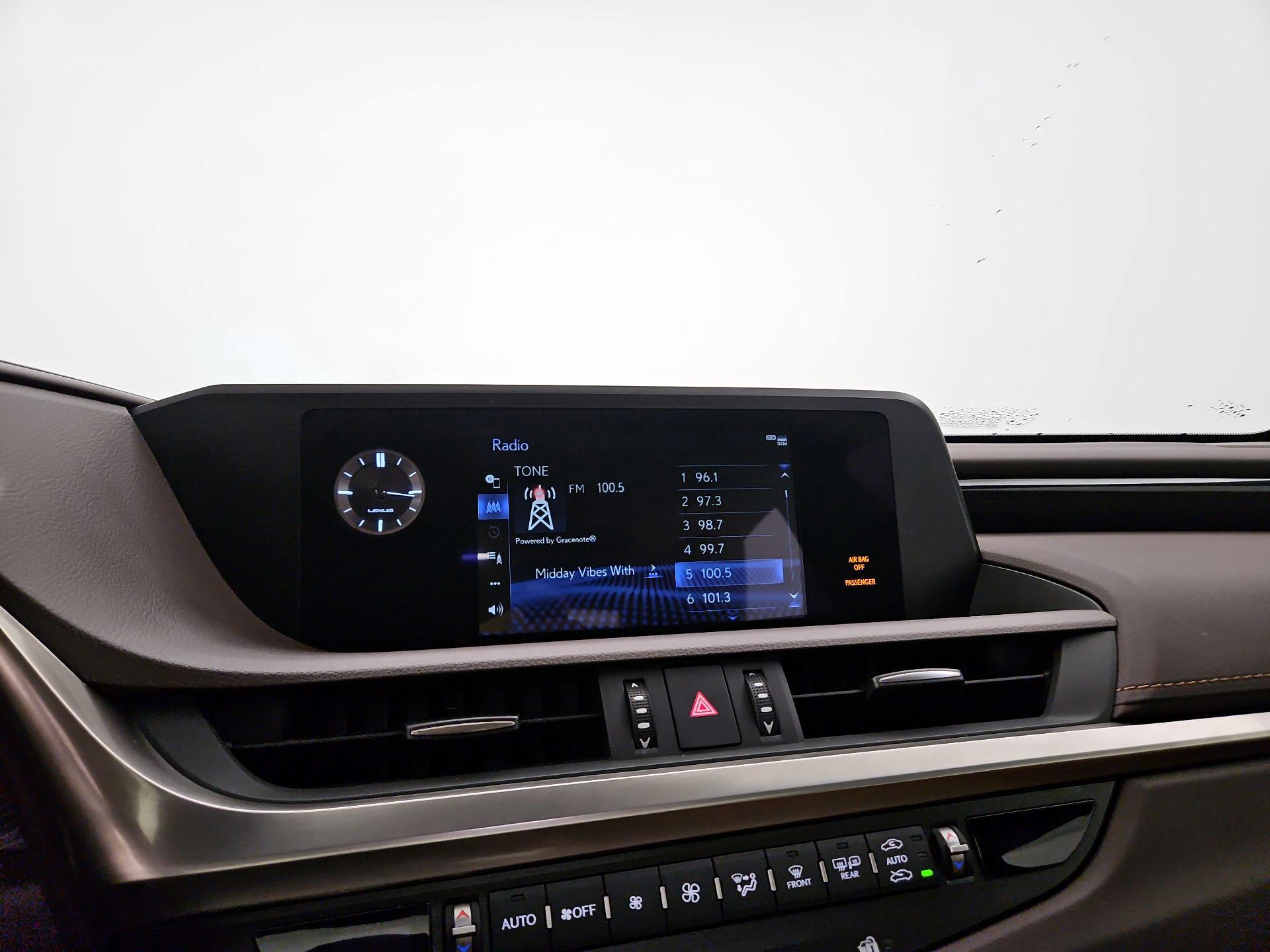 Thumbnail: 2021 Lexus ES - 14