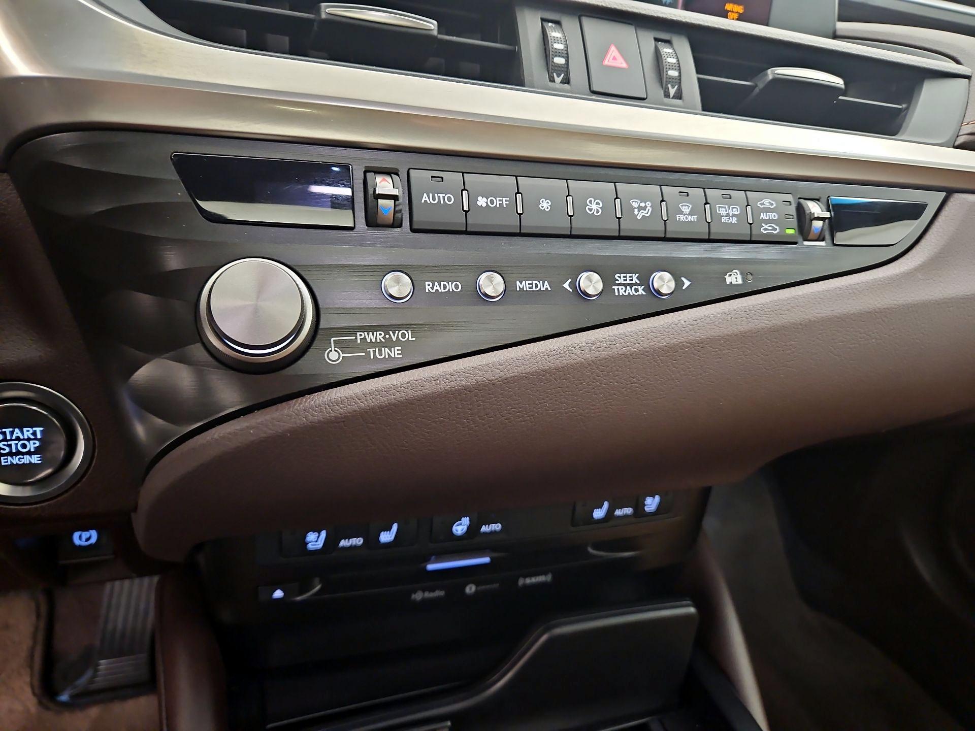 Thumbnail: 2021 Lexus ES - 15