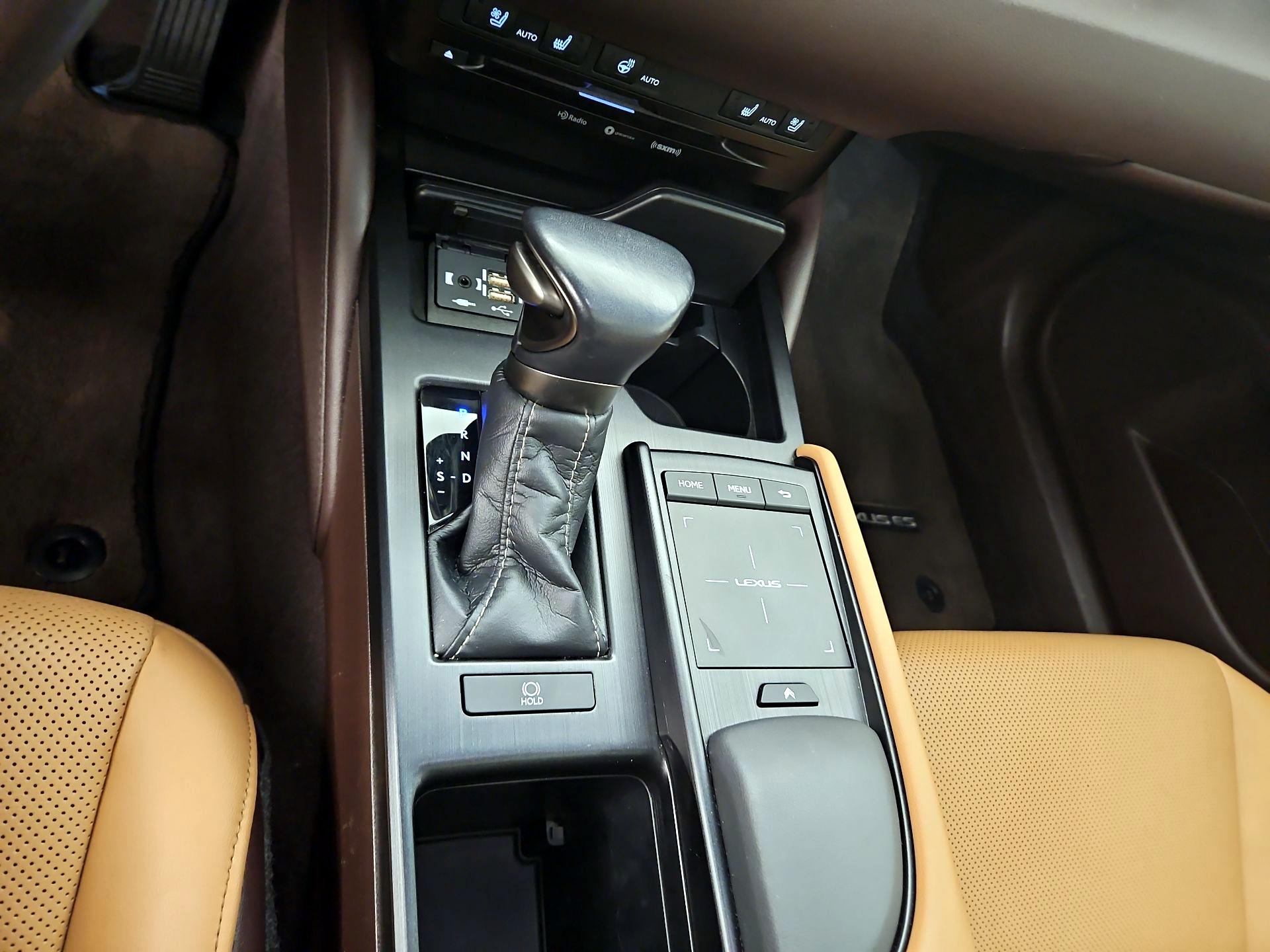 Thumbnail: 2021 Lexus ES - 16