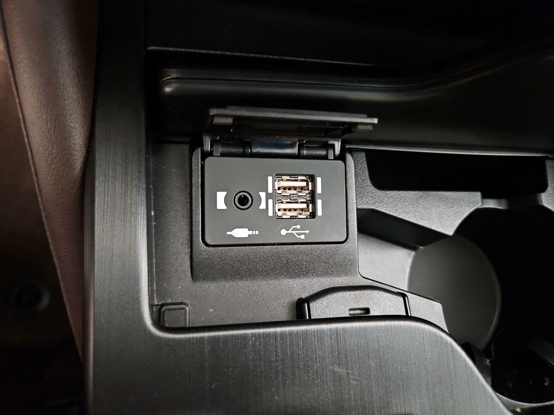 Thumbnail: 2021 Lexus ES - 17