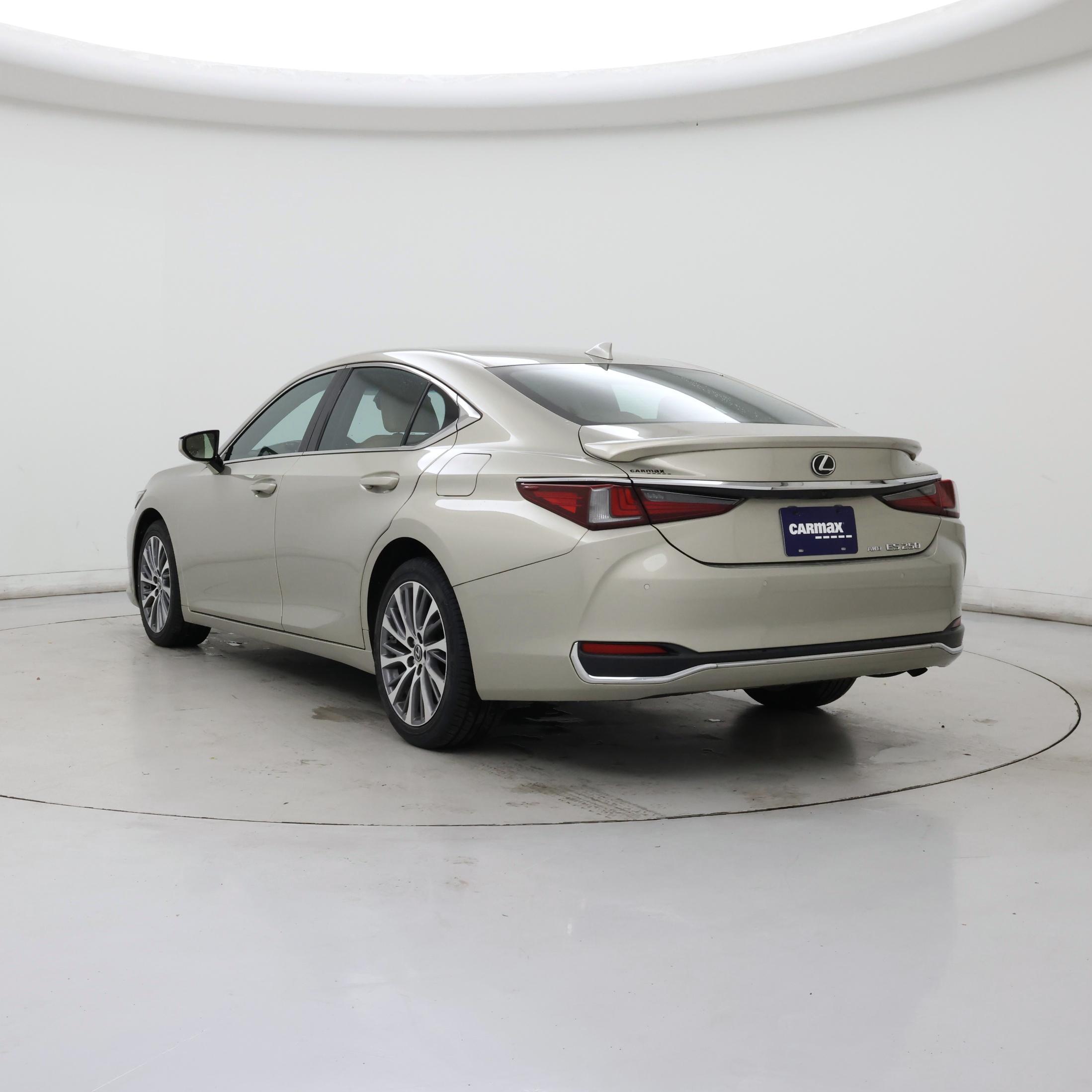 Thumbnail: 2021 Lexus ES - 2