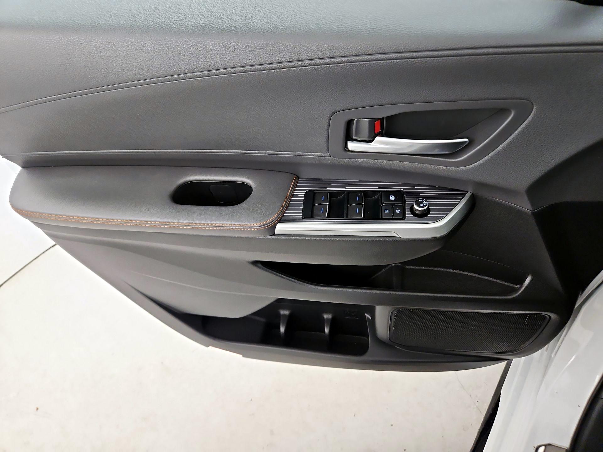 Thumbnail: 2022 Toyota Sienna - 12