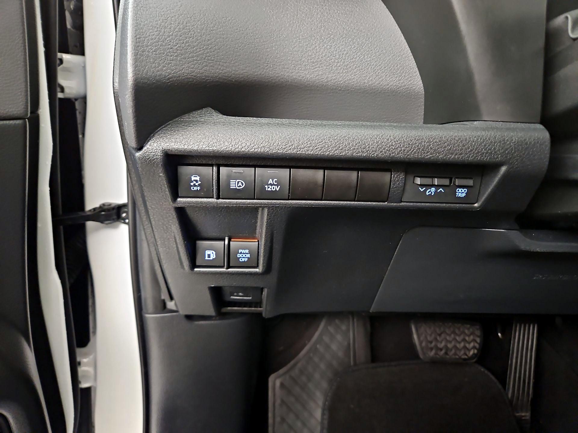 Thumbnail: 2022 Toyota Sienna - 13