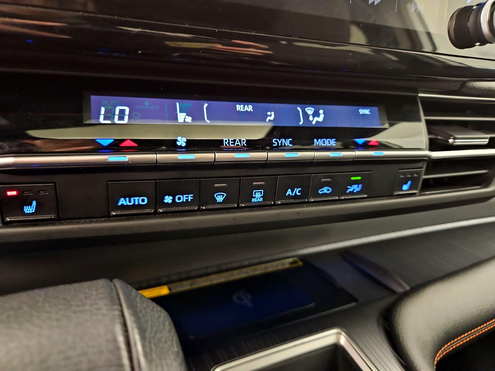 Thumbnail: 2022 Toyota Sienna - 17