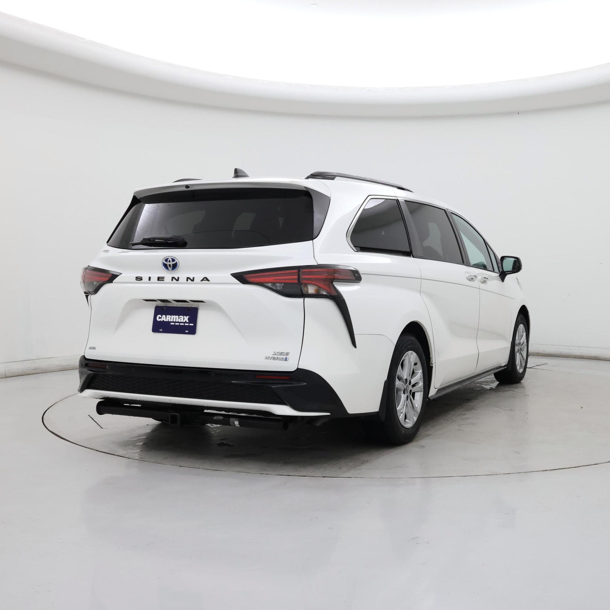 Thumbnail: 2022 Toyota Sienna - 8