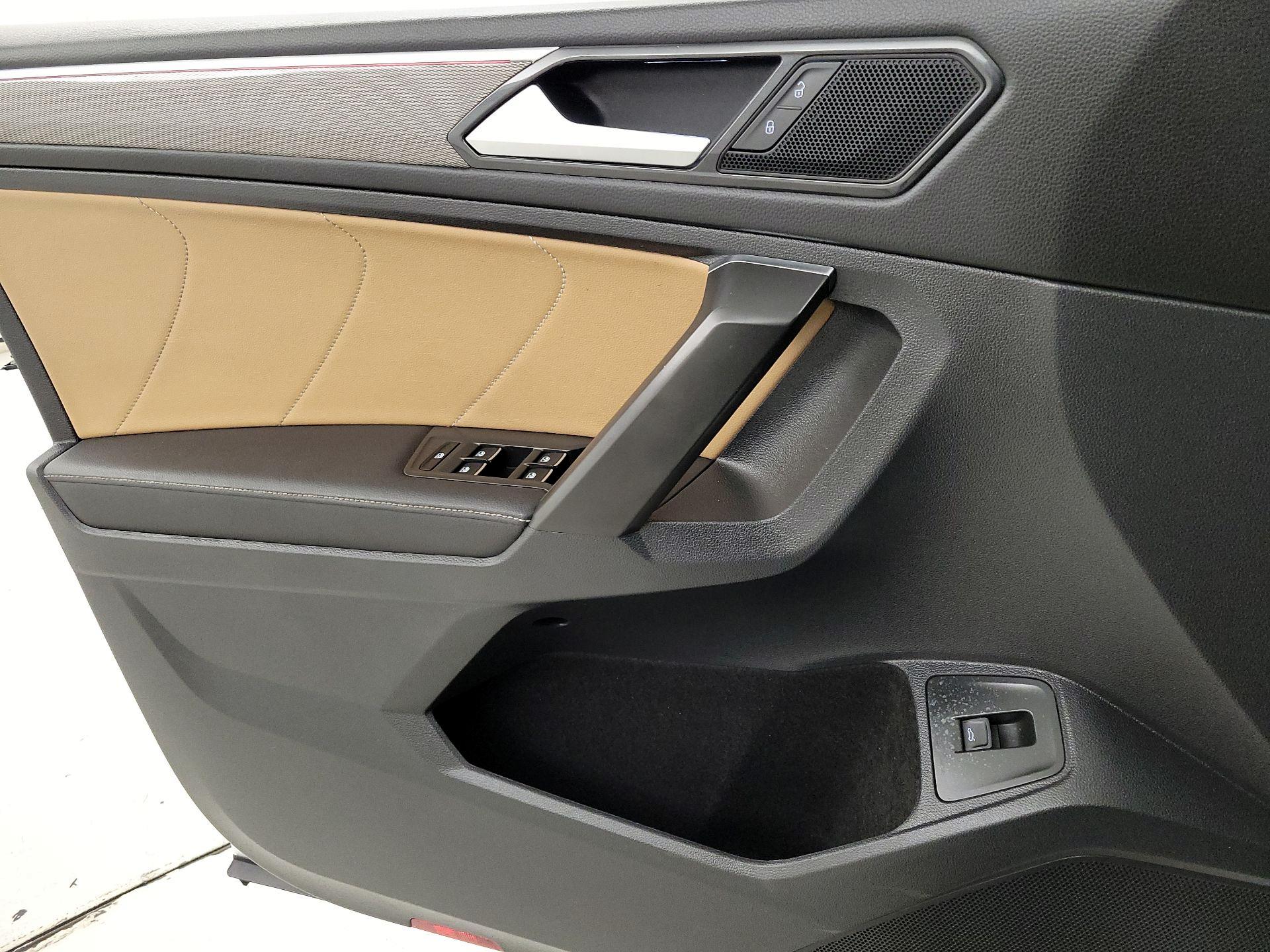 Thumbnail: 2022 Volkswagen Tiguan - 12