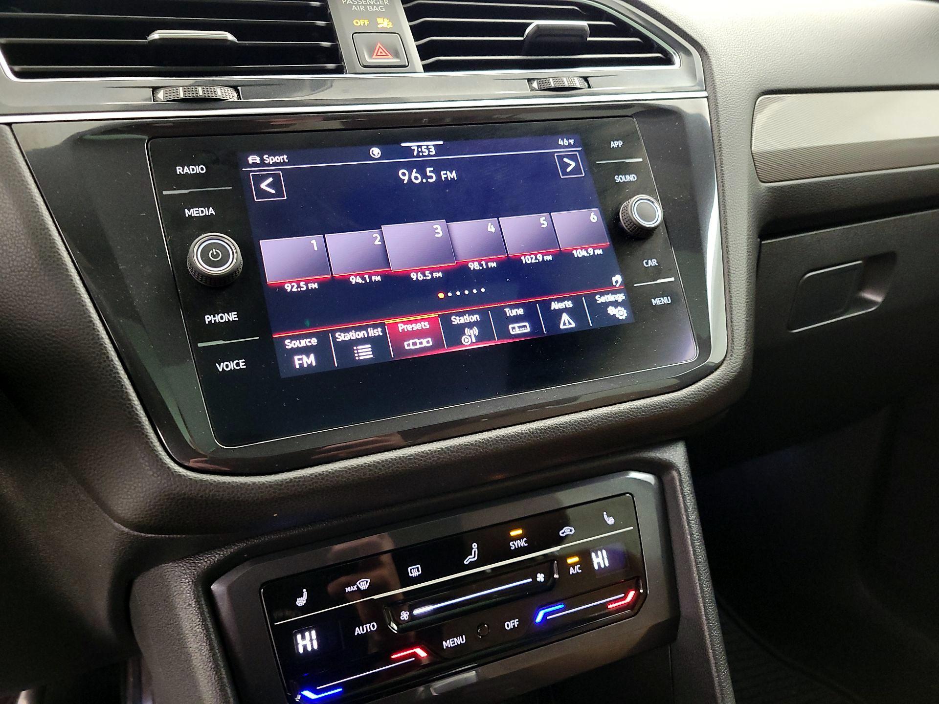 Thumbnail: 2022 Volkswagen Tiguan - 15