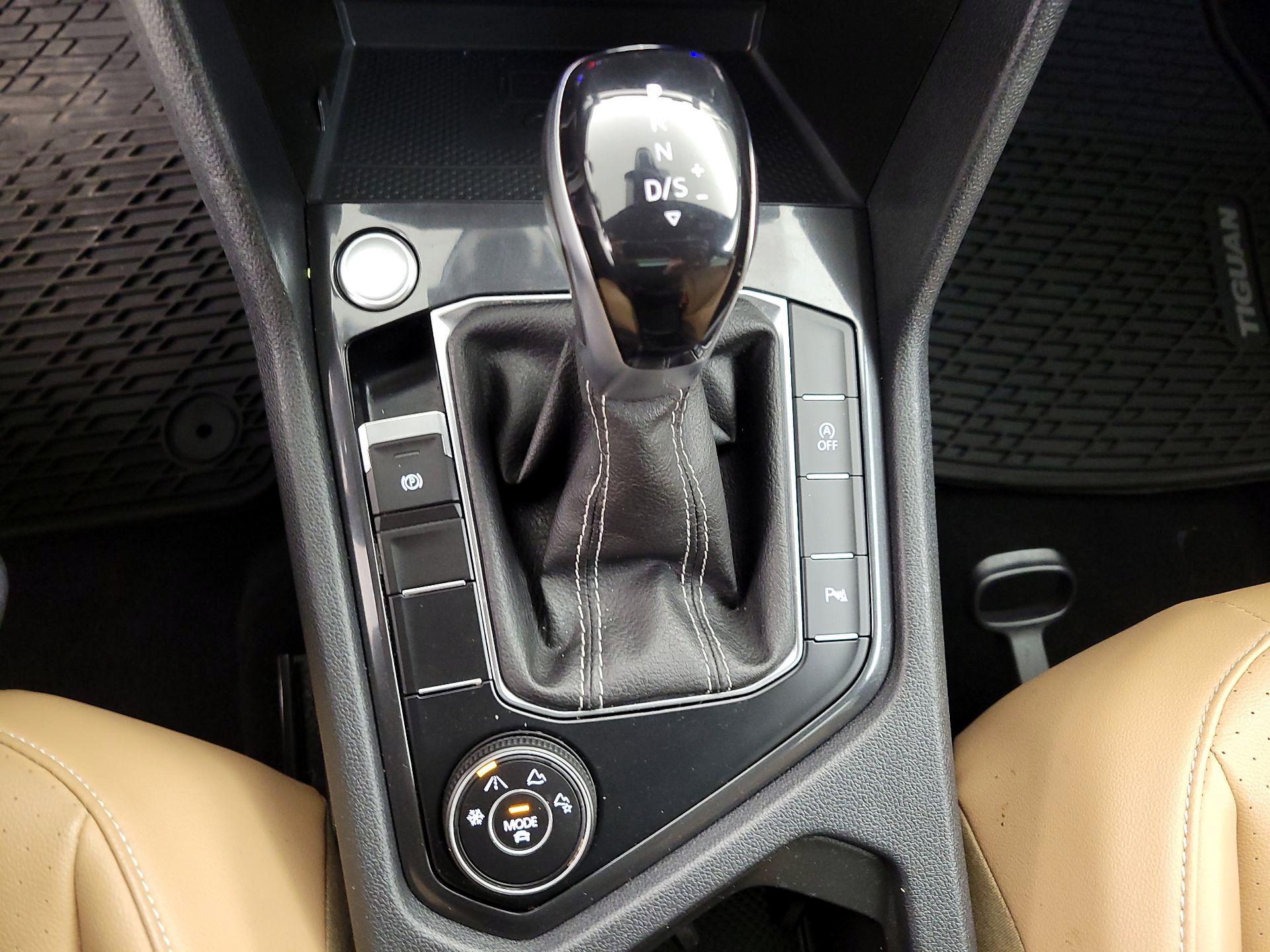 Thumbnail: 2022 Volkswagen Tiguan - 17