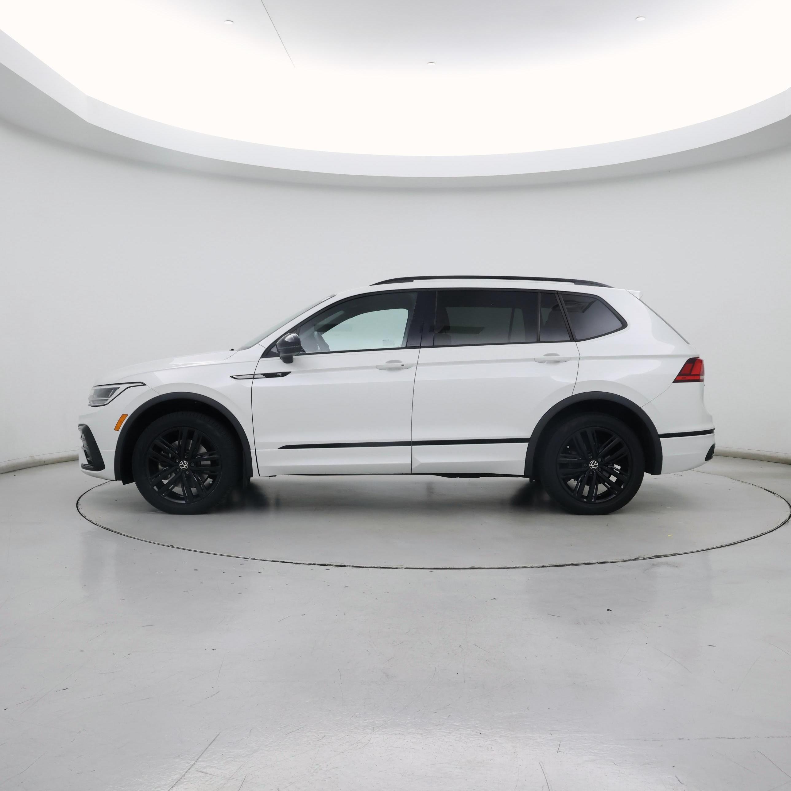 Thumbnail: 2022 Volkswagen Tiguan - 3