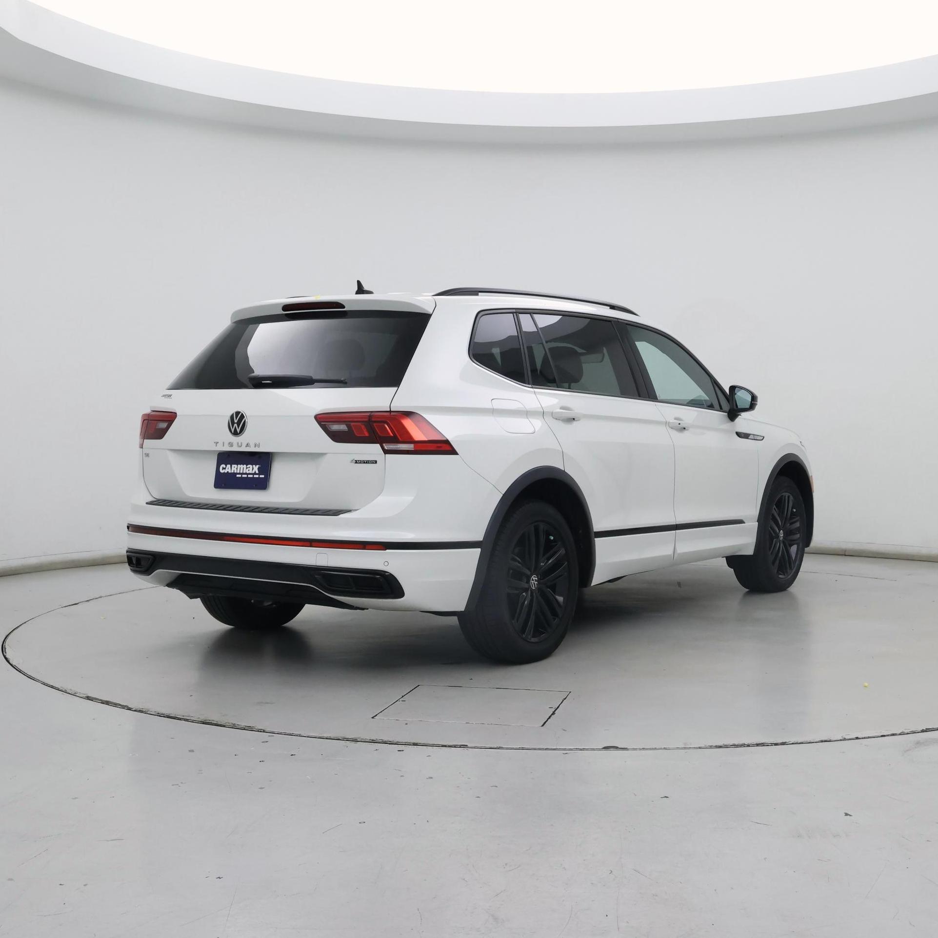 Thumbnail: 2022 Volkswagen Tiguan - 8