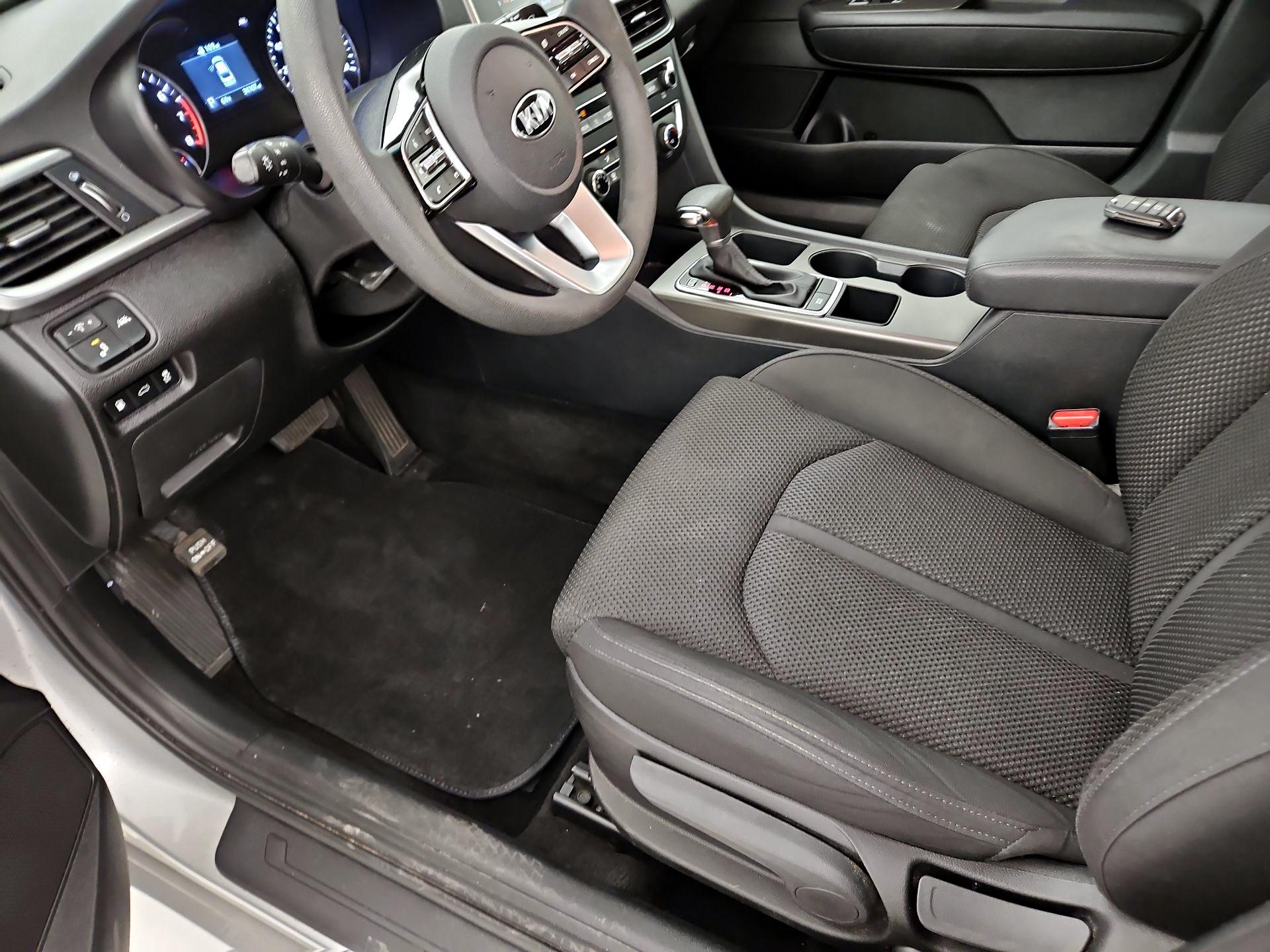 Thumbnail: 2020 Kia Optima - 11