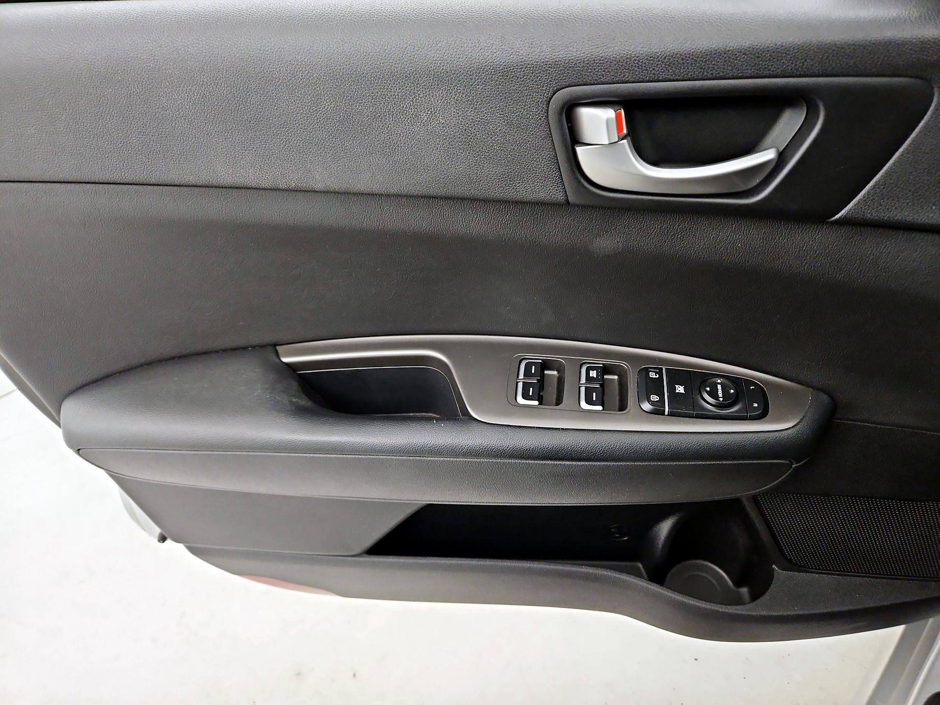 Thumbnail: 2020 Kia Optima - 12