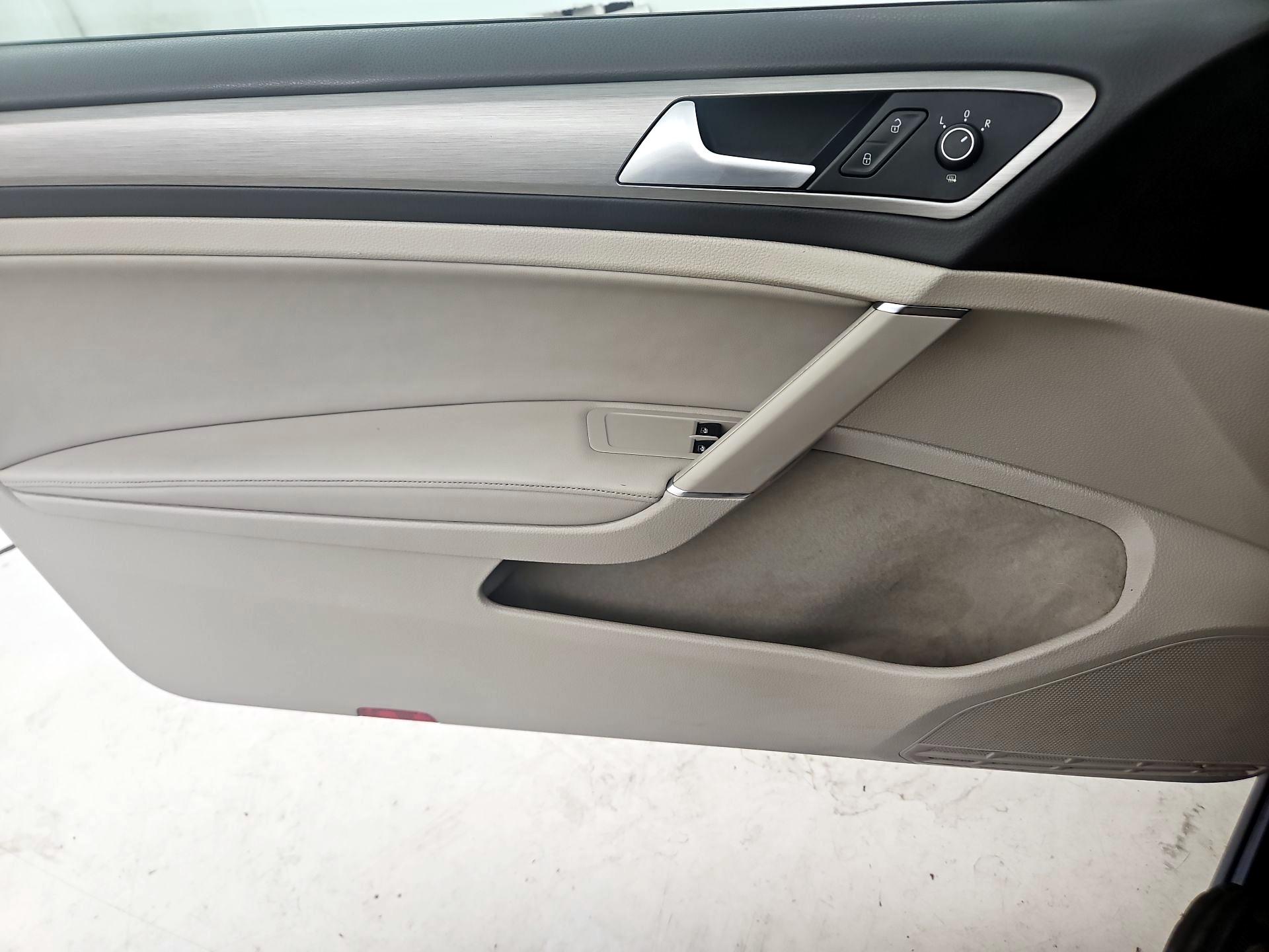 Thumbnail: 2015 Volkswagen Golf - 12