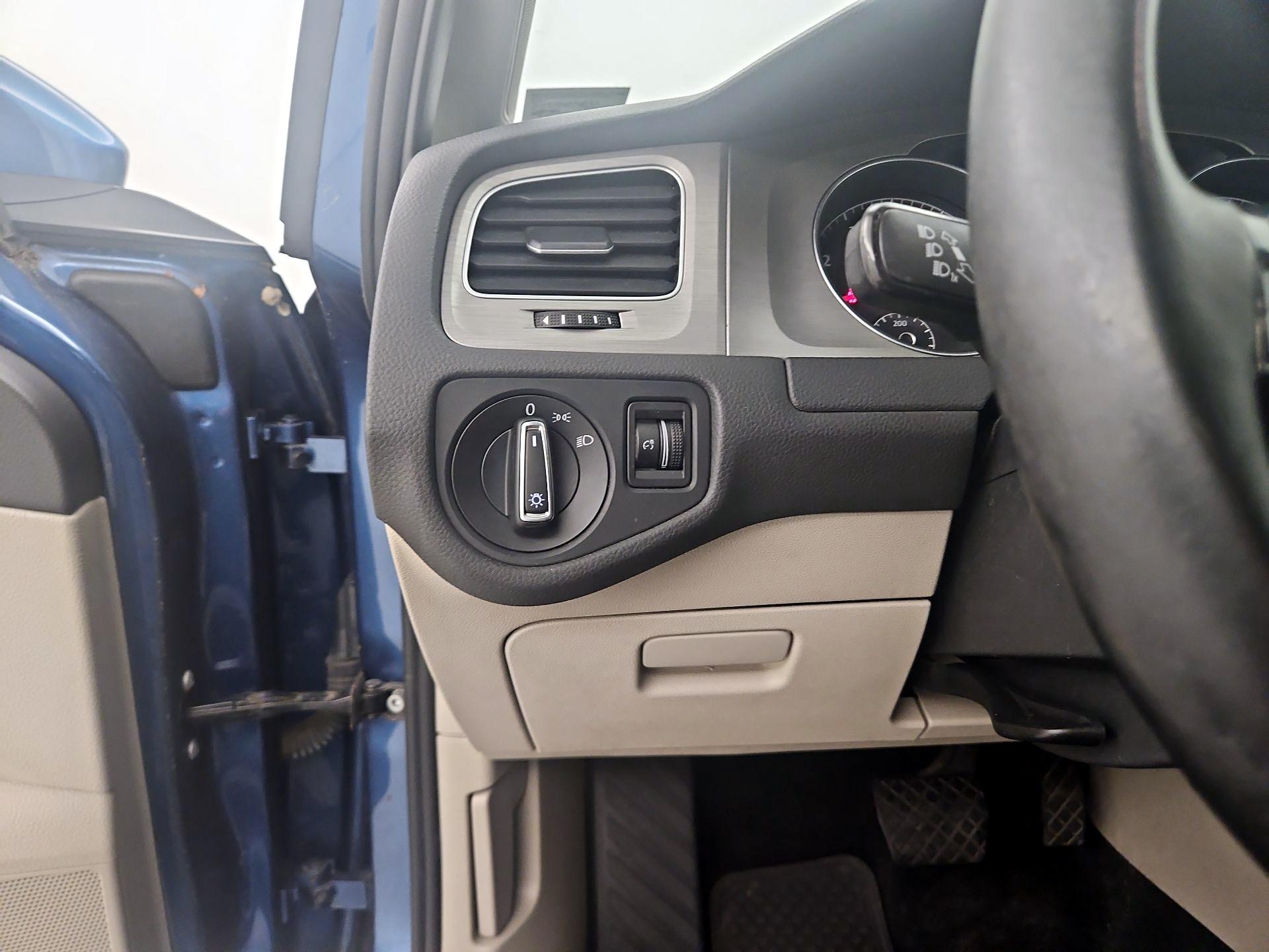 Thumbnail: 2015 Volkswagen Golf - 13