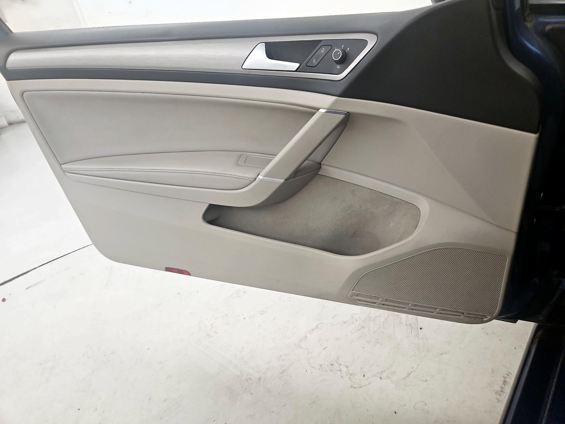 Thumbnail: 2015 Volkswagen Golf - 14