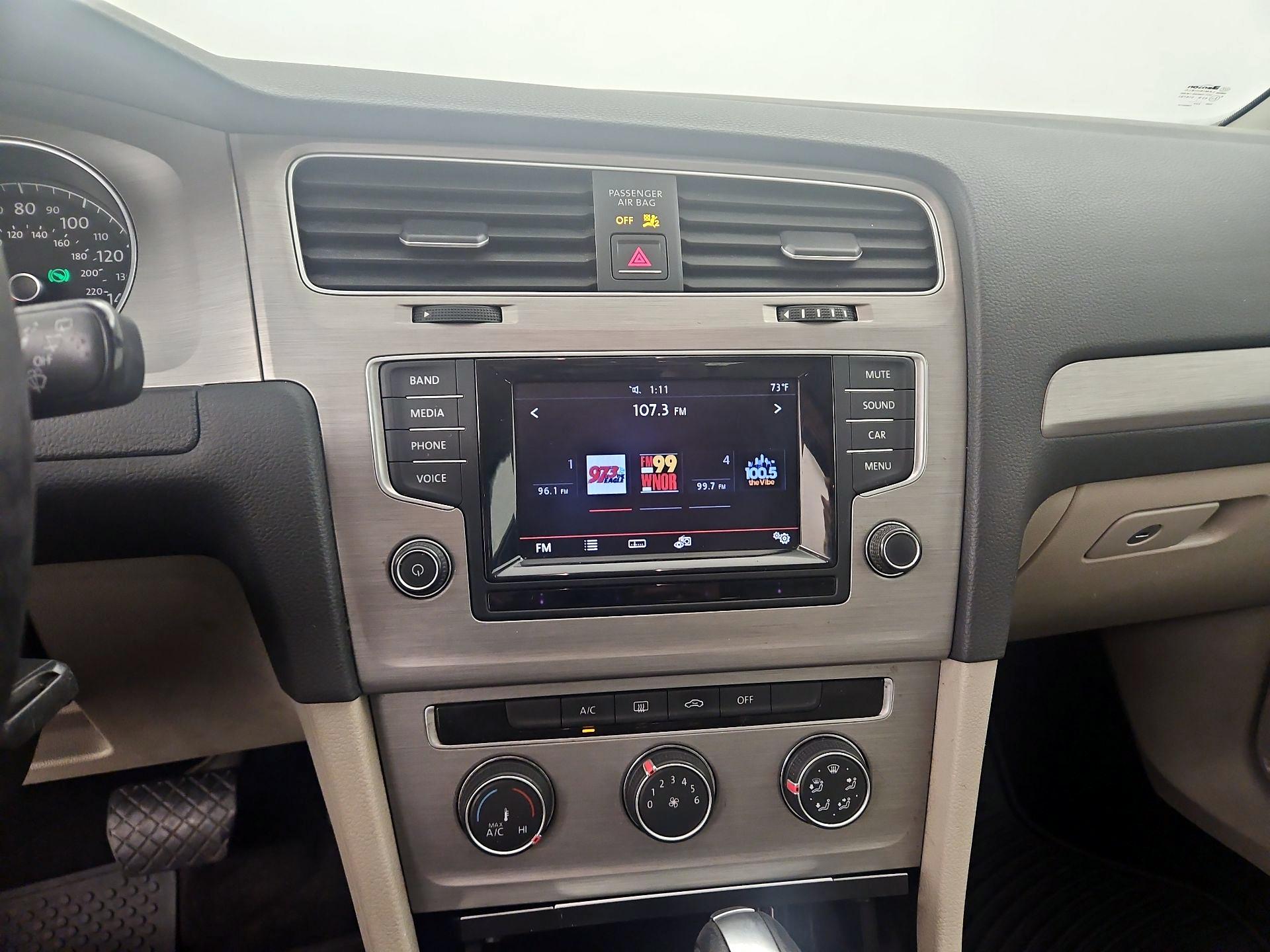 Thumbnail: 2015 Volkswagen Golf - 16