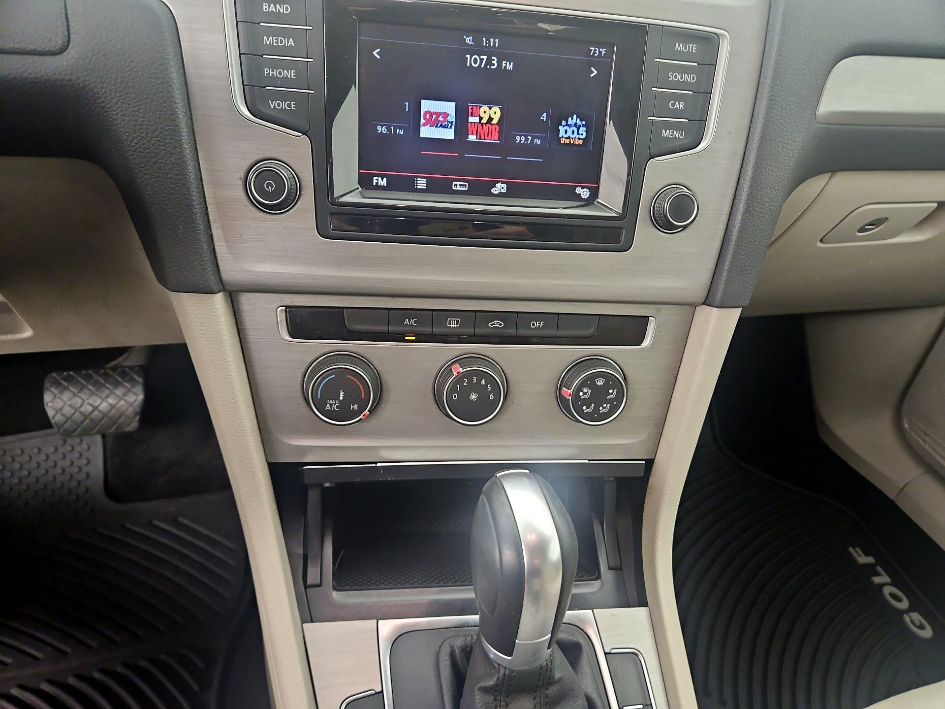 Thumbnail: 2015 Volkswagen Golf - 17