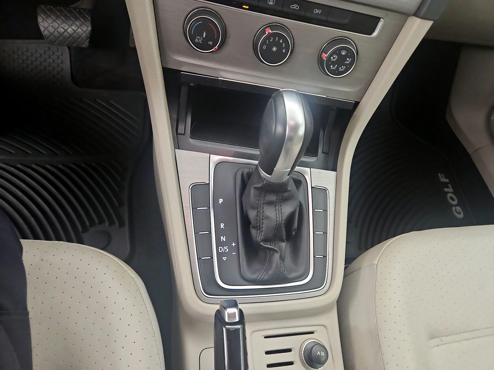 Thumbnail: 2015 Volkswagen Golf - 18