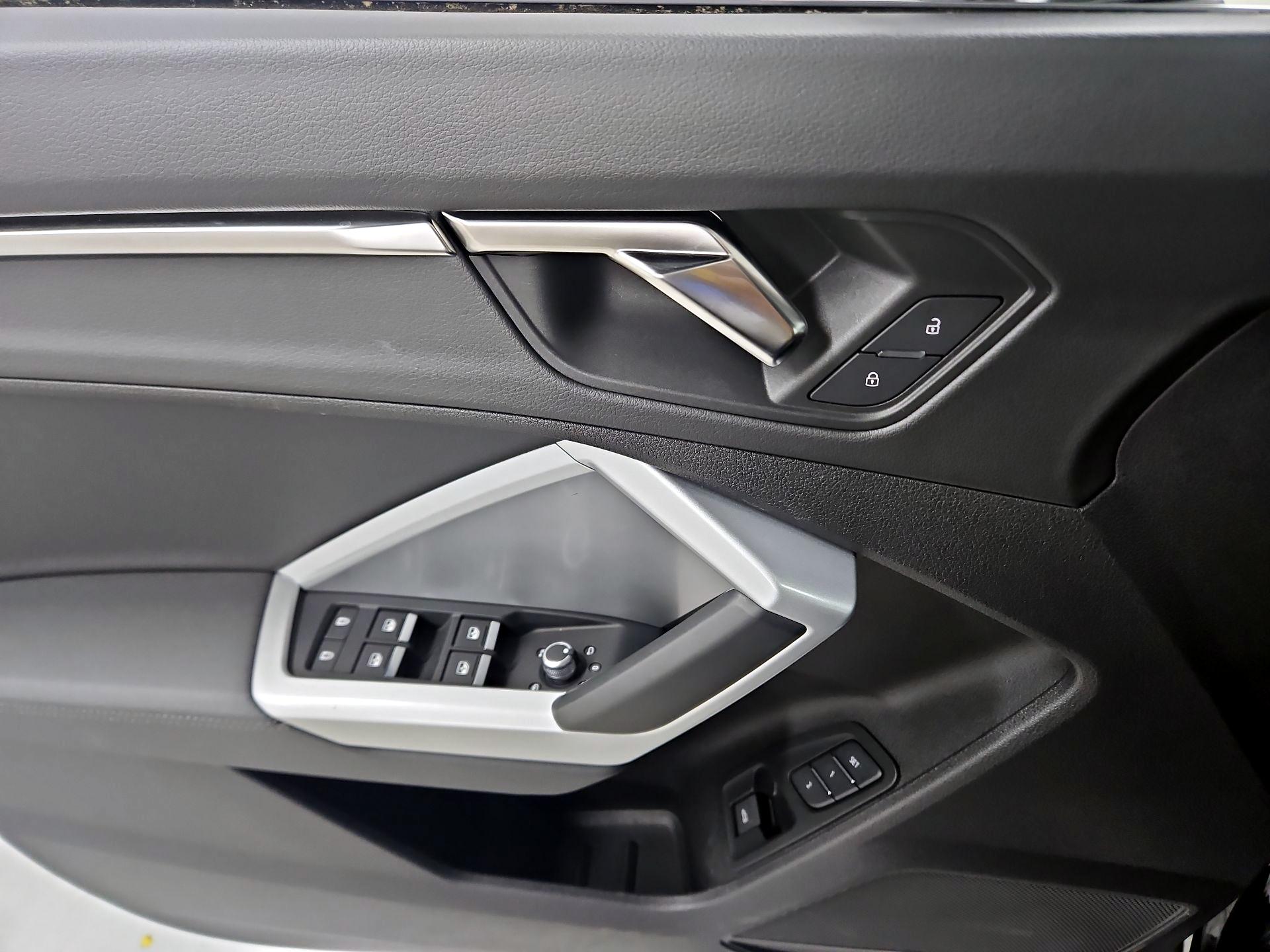 Thumbnail: 2023 Audi Q3 - 12