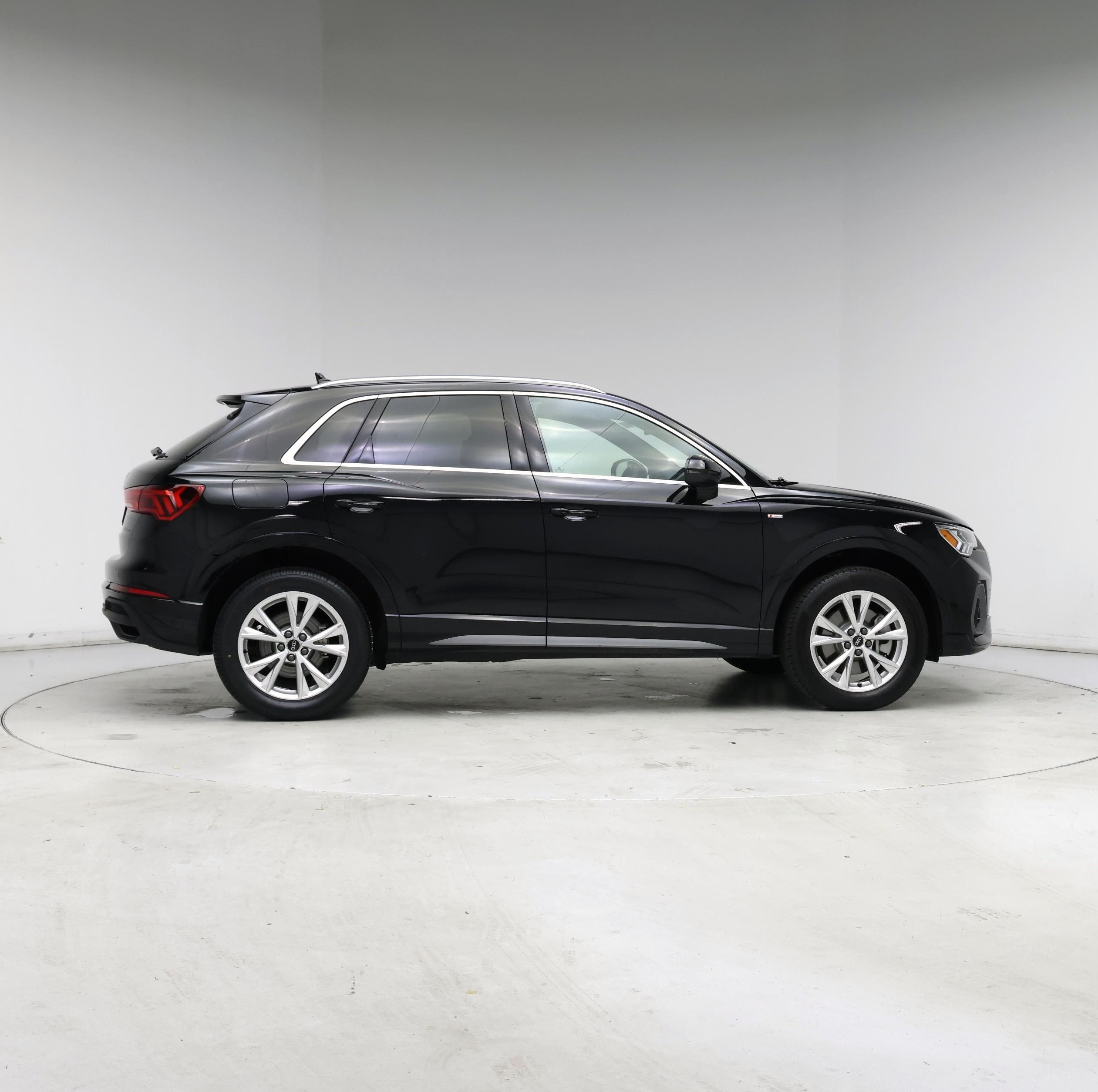 Thumbnail: 2023 Audi Q3 - 7