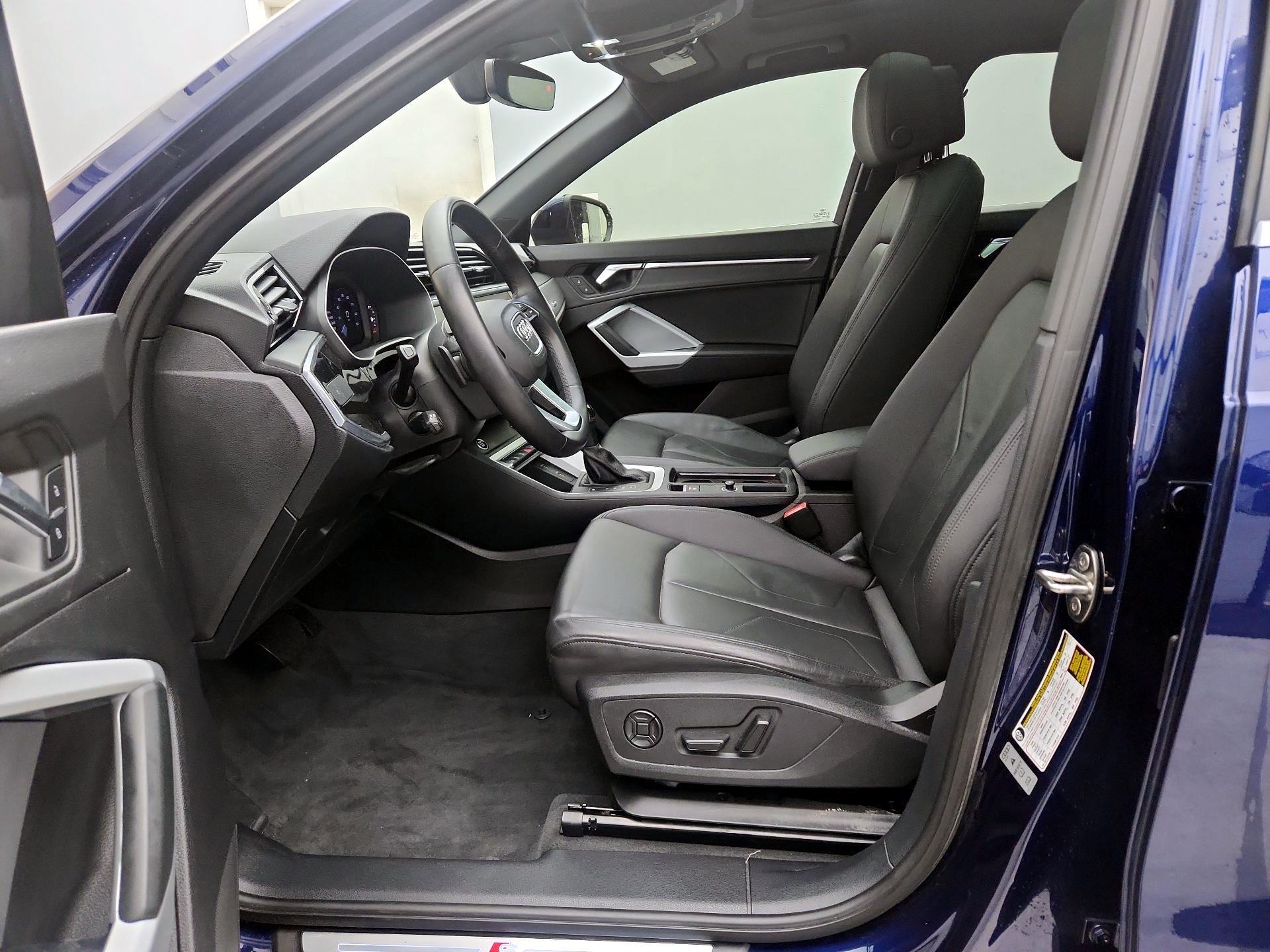 Thumbnail: 2021 Audi Q3 - 11