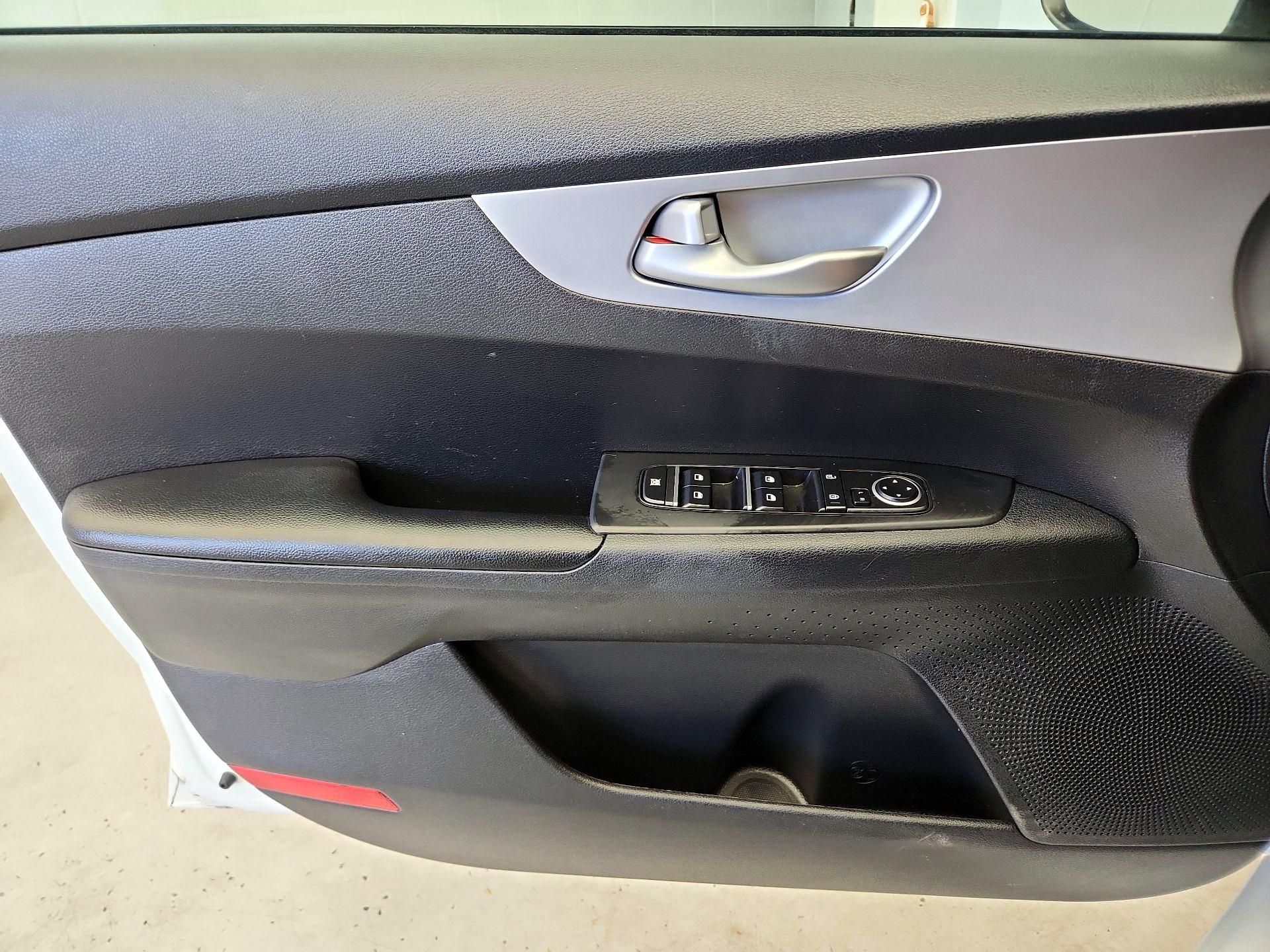 Thumbnail: 2023 Kia Forte - 12