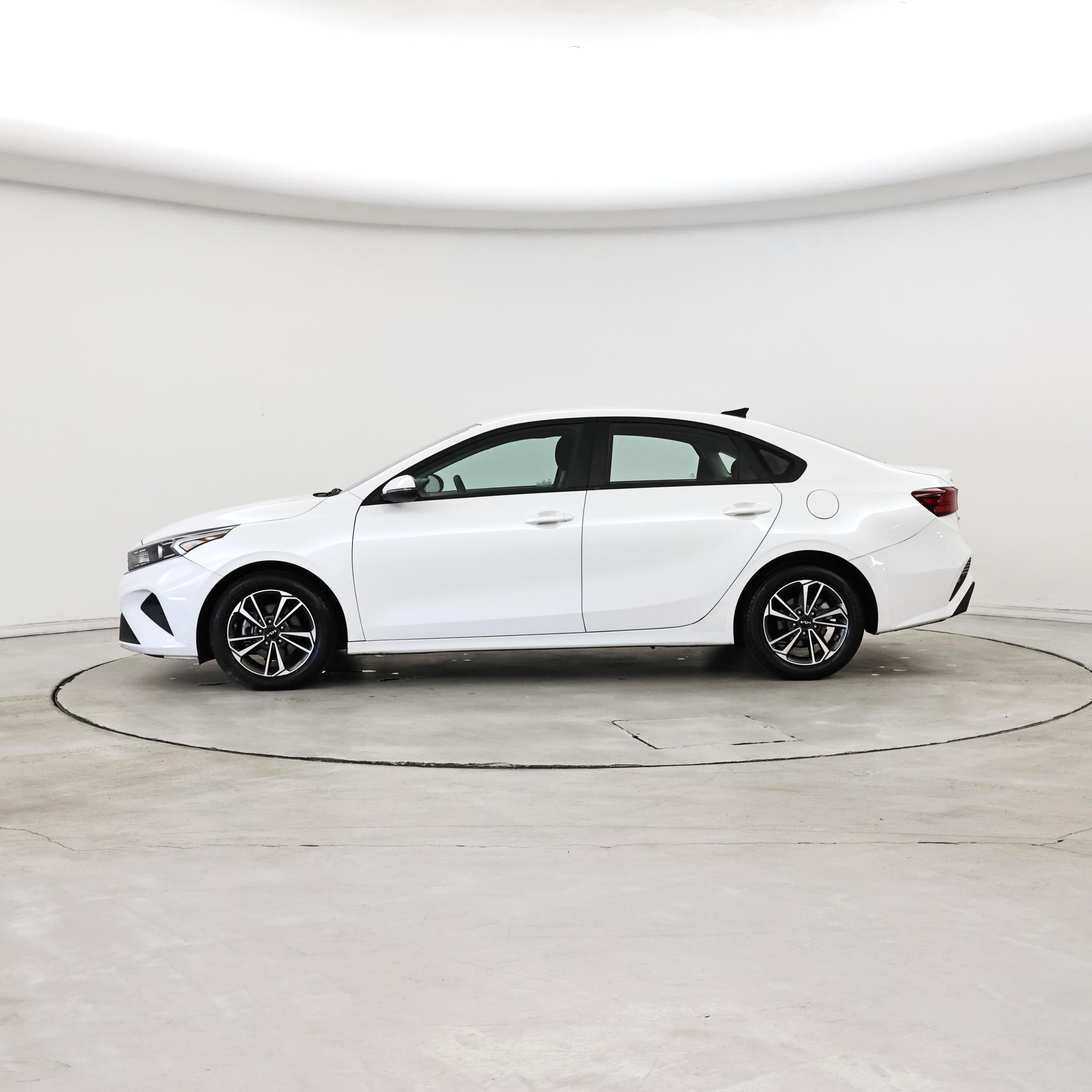 Thumbnail: 2023 Kia Forte - 3