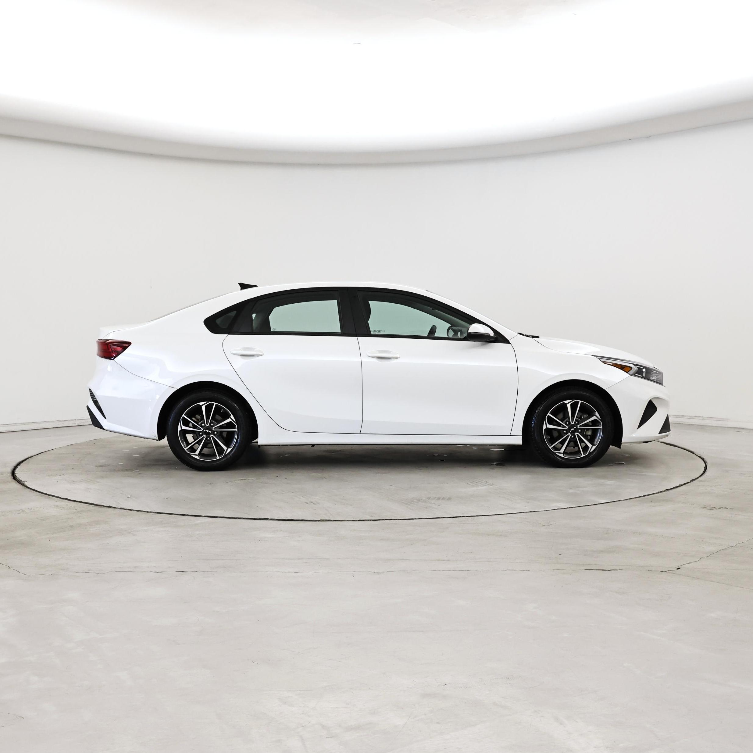 Thumbnail: 2023 Kia Forte - 7