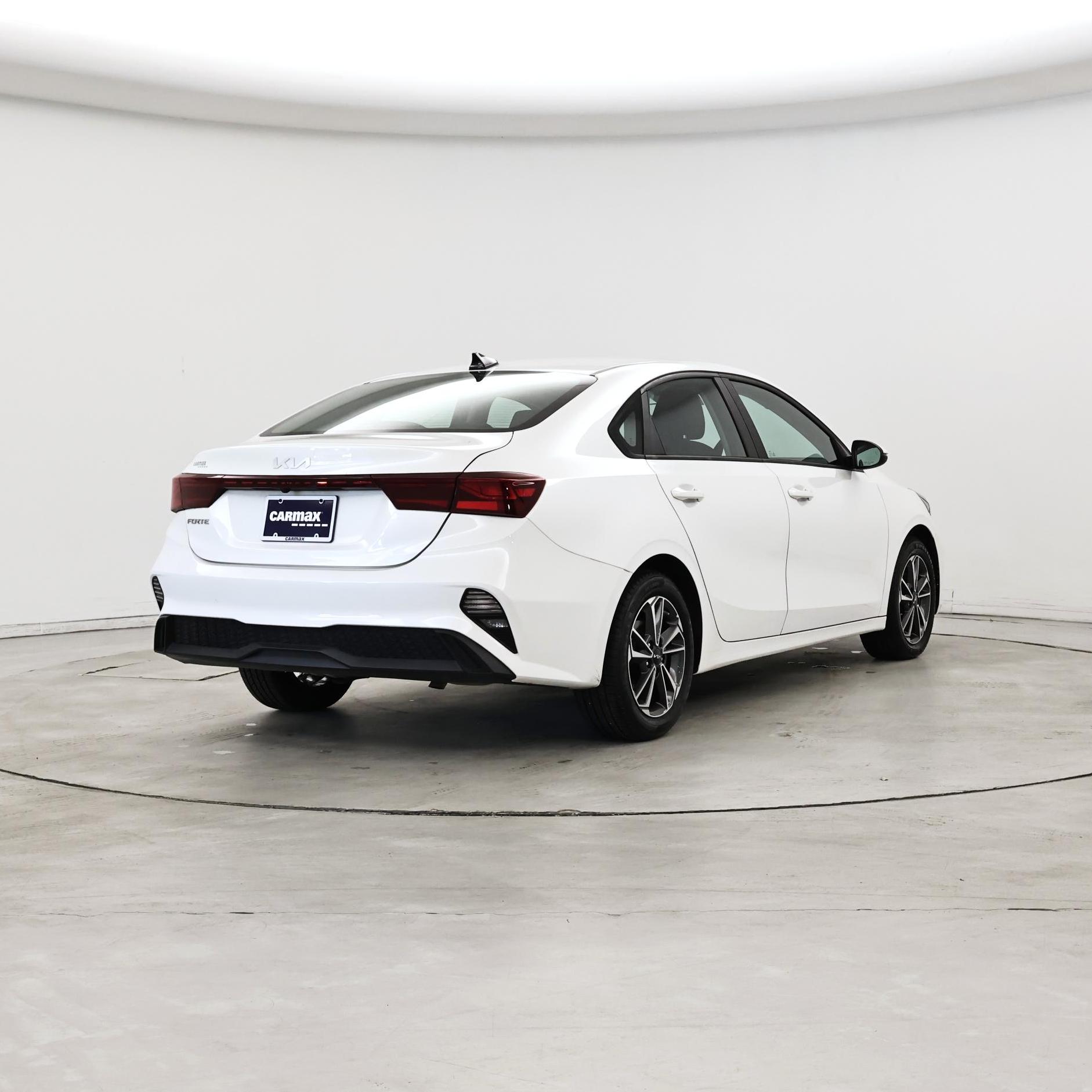 Thumbnail: 2023 Kia Forte - 8