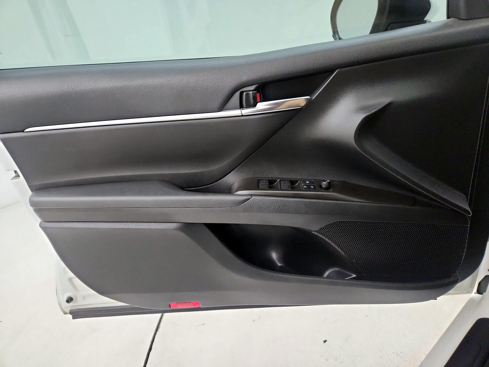 Thumbnail: 2022 Toyota Camry - 10