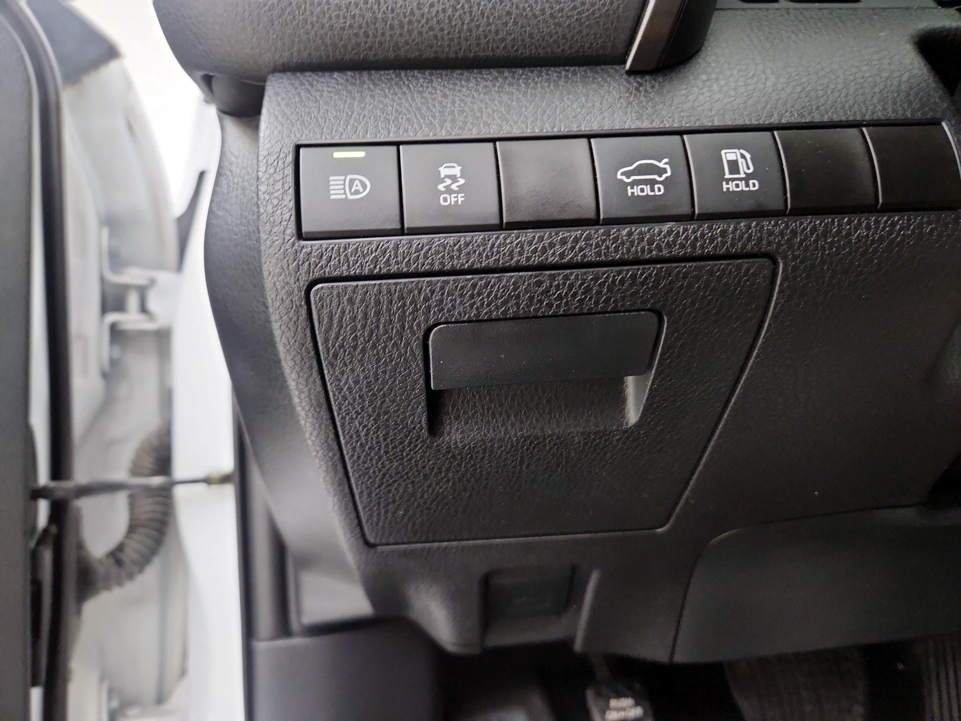 Thumbnail: 2022 Toyota Camry - 11