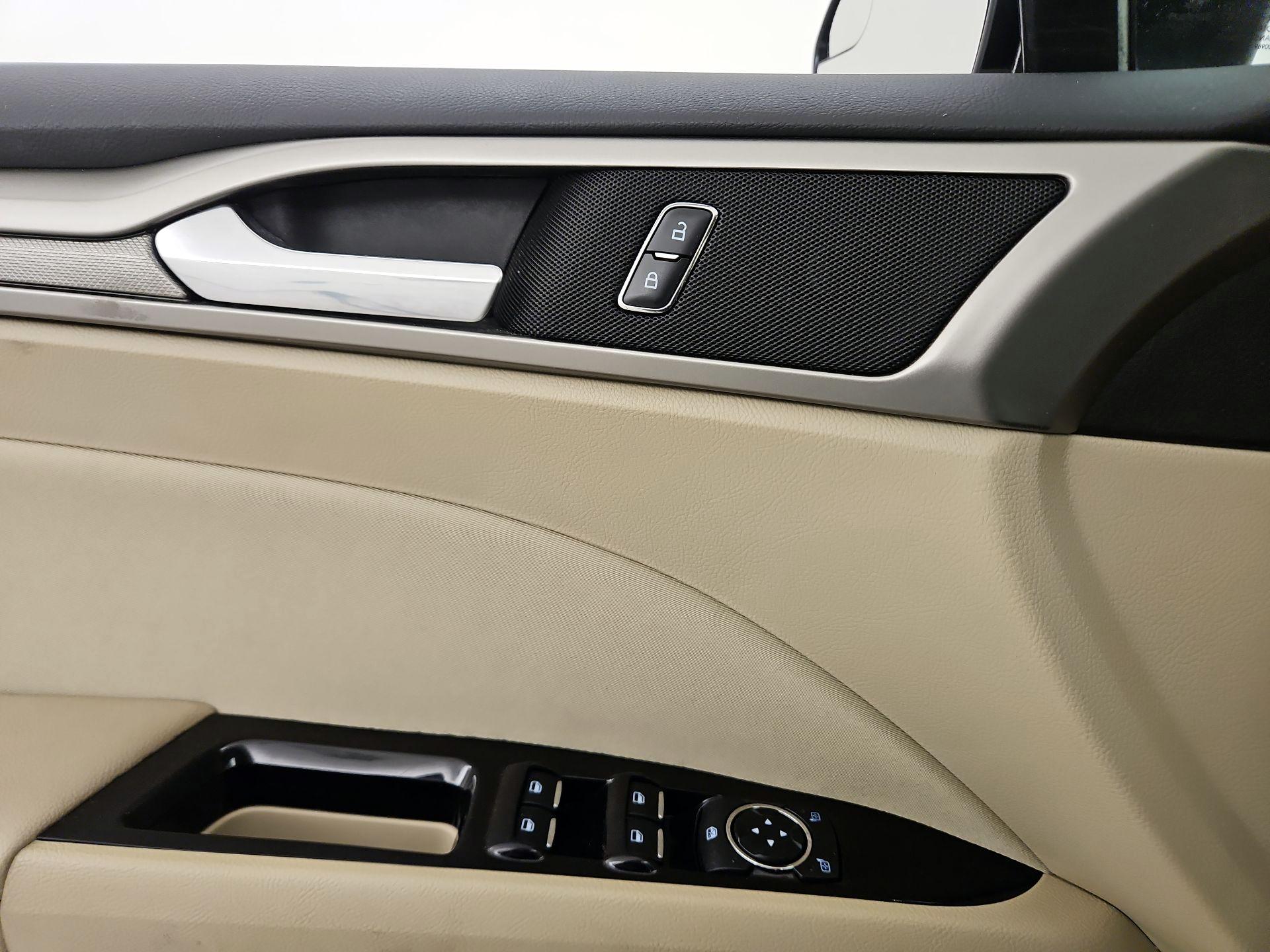 Thumbnail: 2015 Ford Fusion - 12