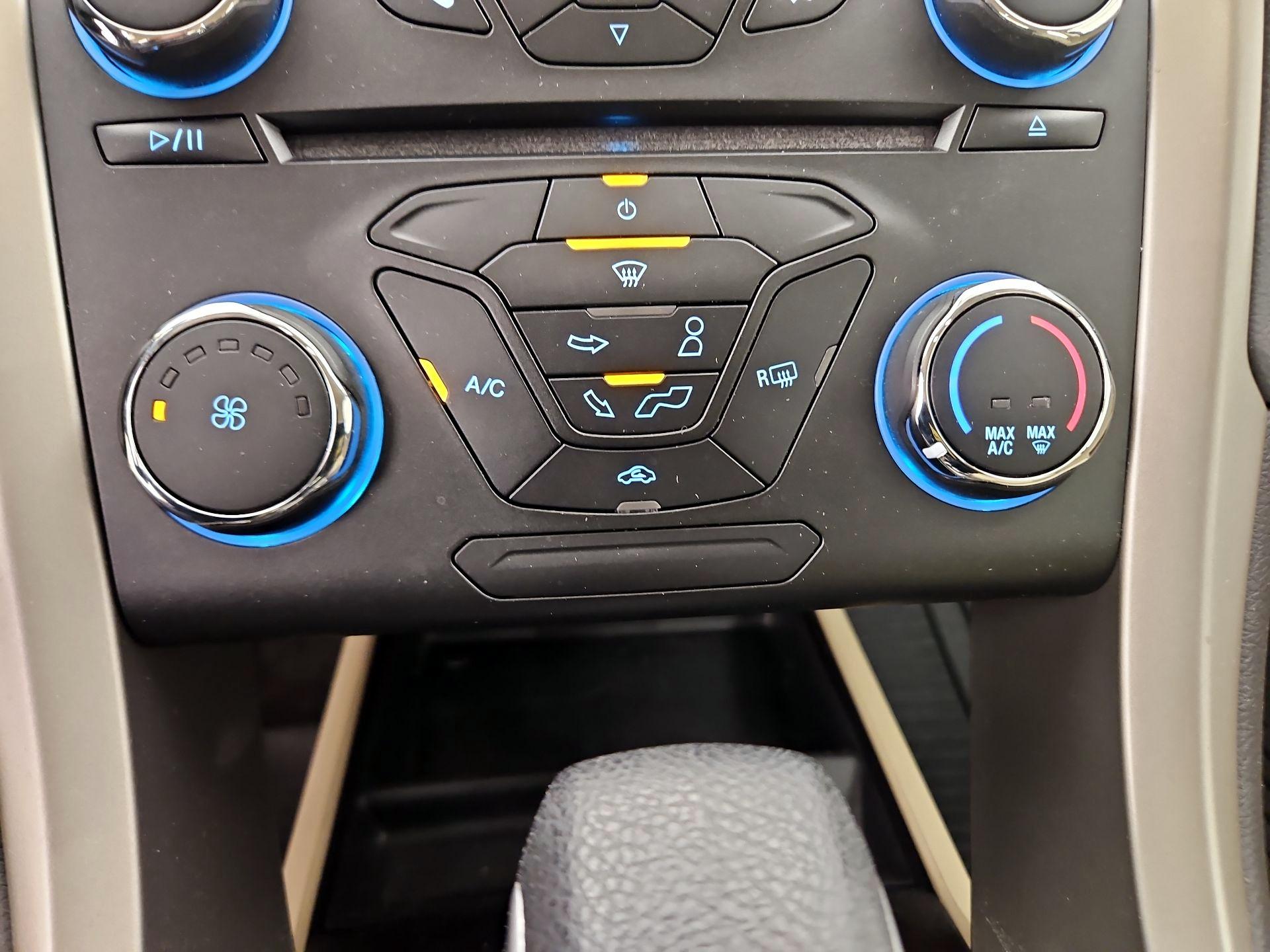 Thumbnail: 2015 Ford Fusion - 16