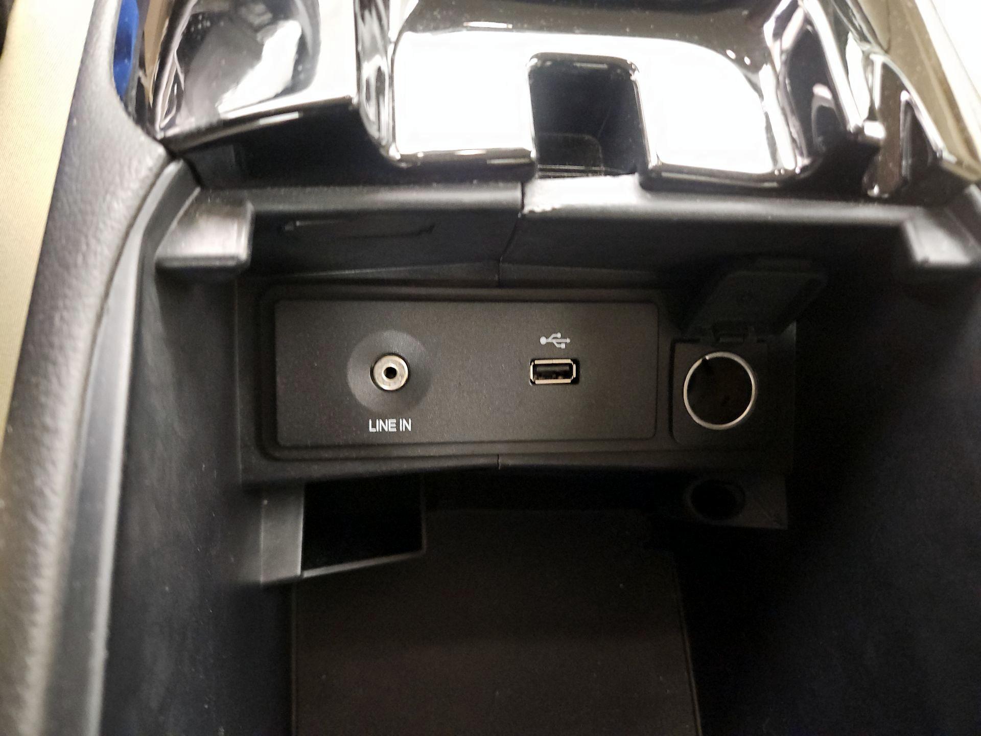 Thumbnail: 2015 Ford Fusion - 18