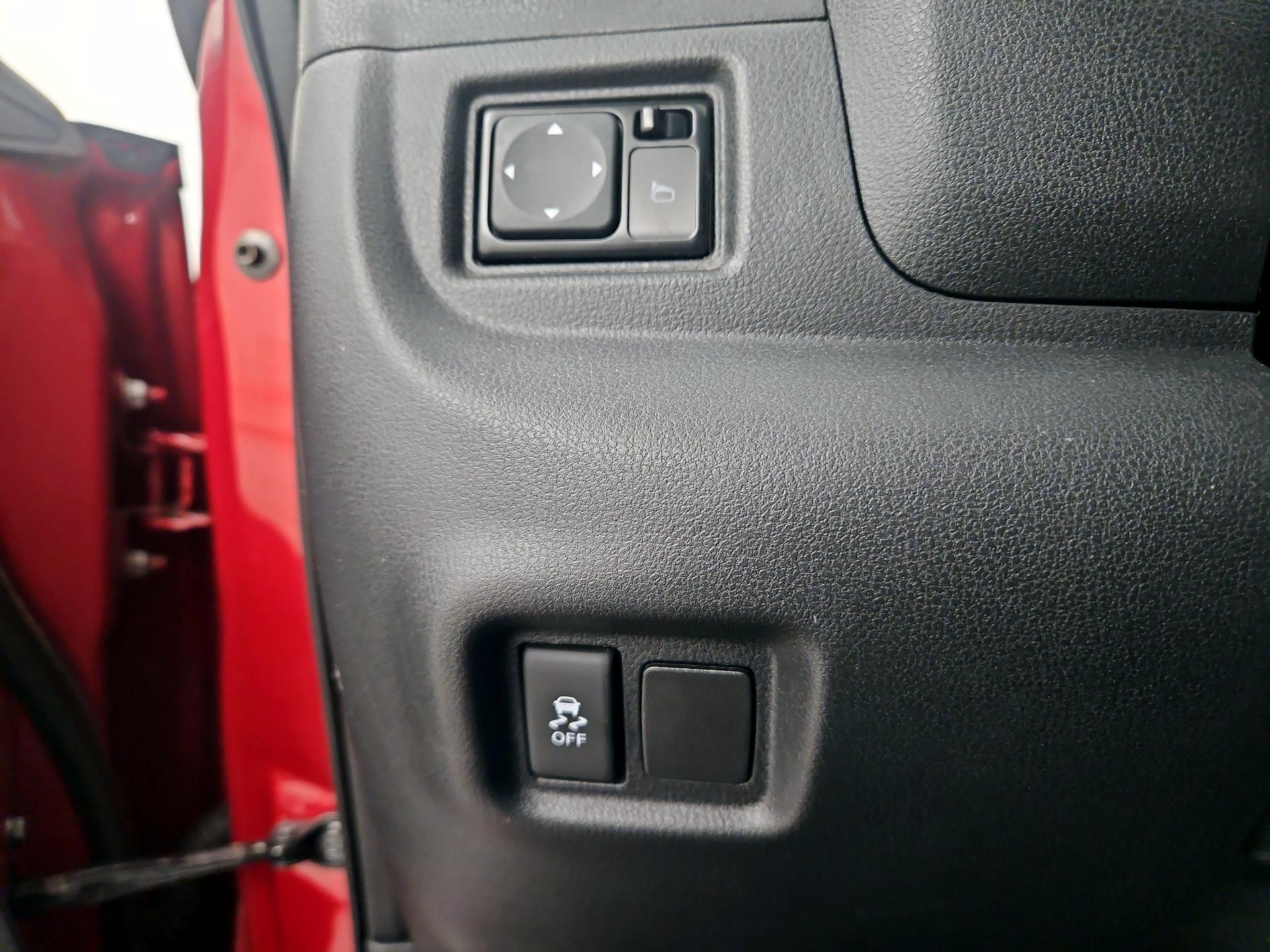 Thumbnail: 2014 Nissan Versa Note - 13