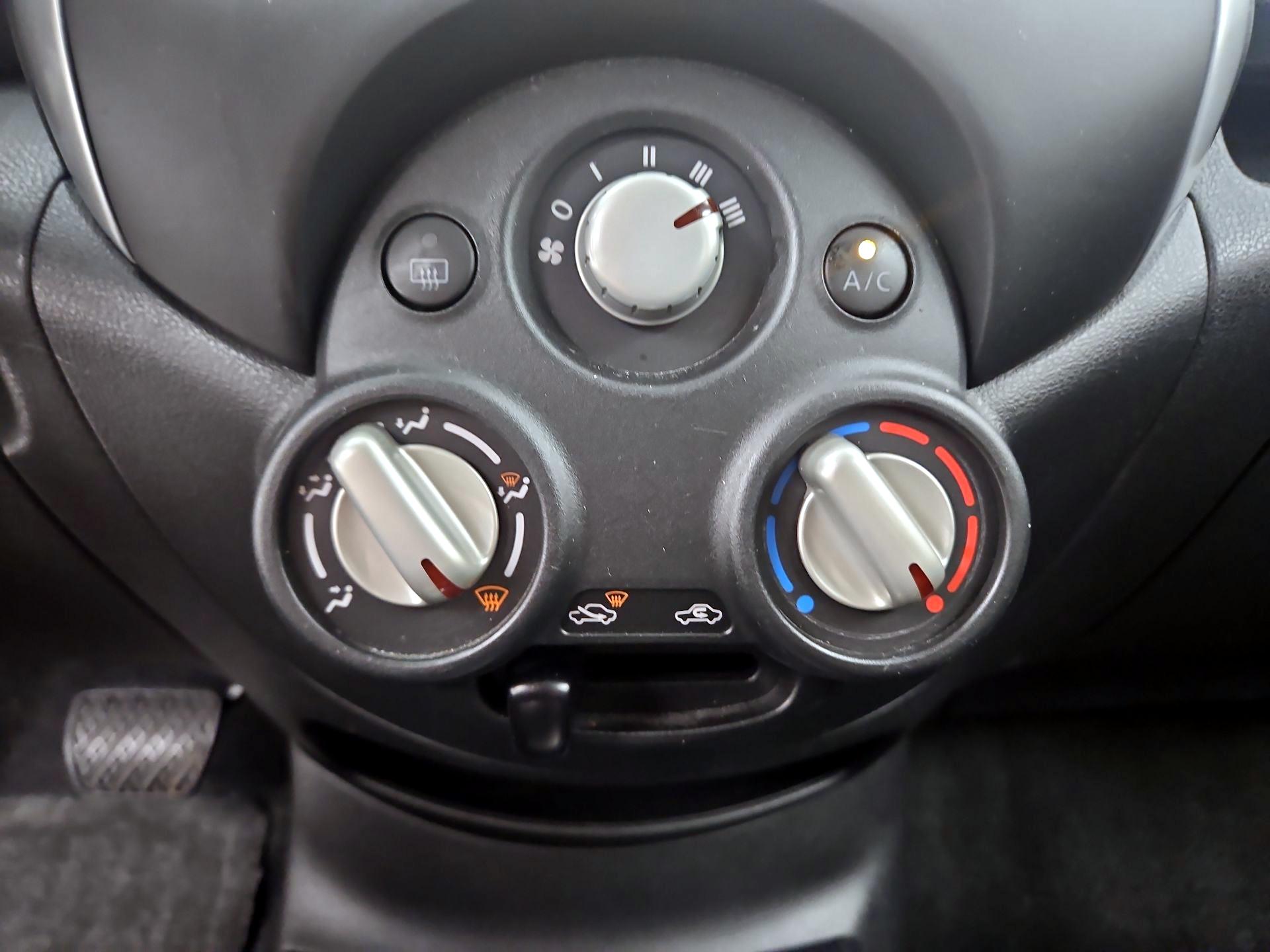 Thumbnail: 2014 Nissan Versa Note - 15