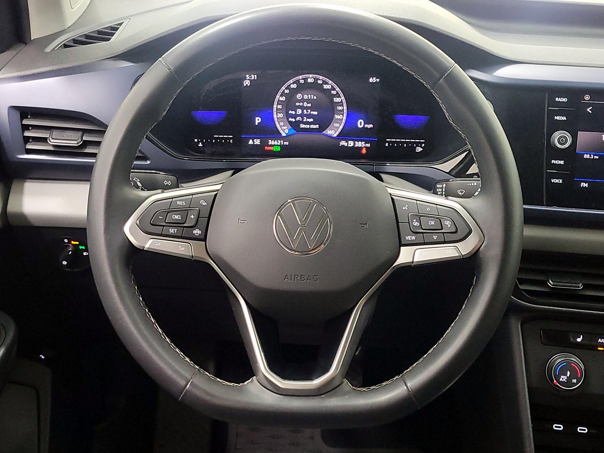 Thumbnail: 2022 Volkswagen Taos - 10