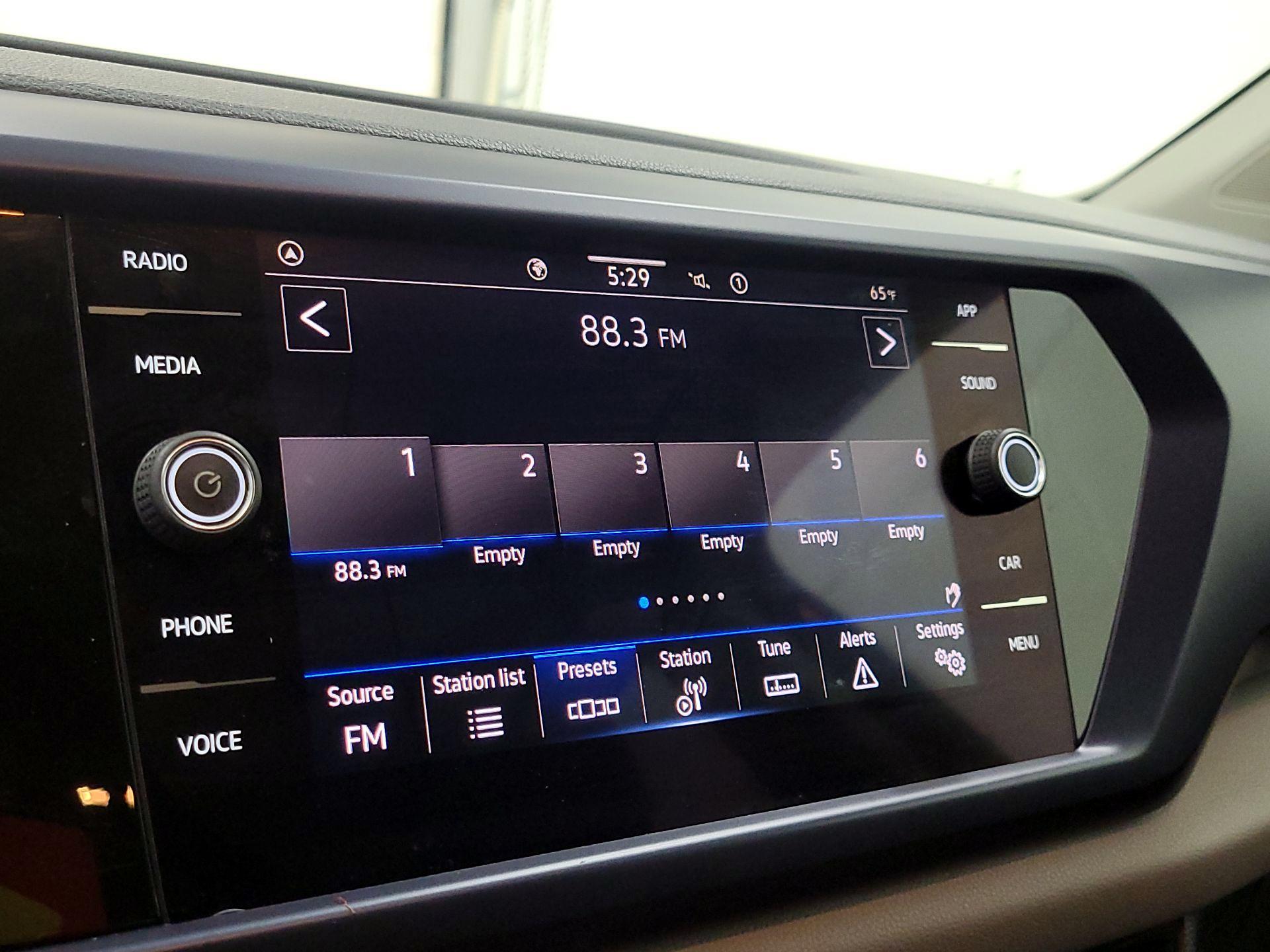 Thumbnail: 2022 Volkswagen Taos - 14