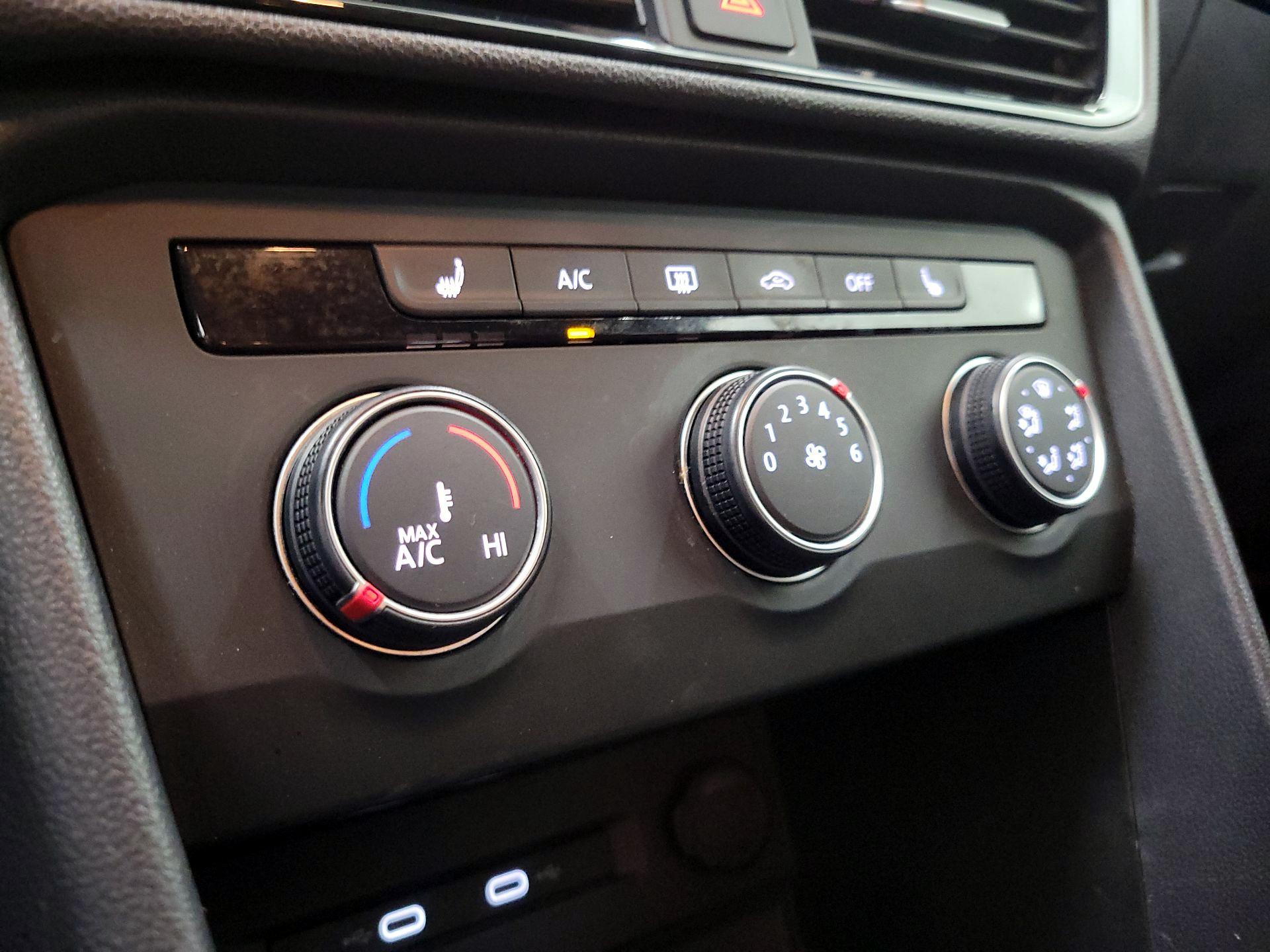 Thumbnail: 2022 Volkswagen Taos - 15