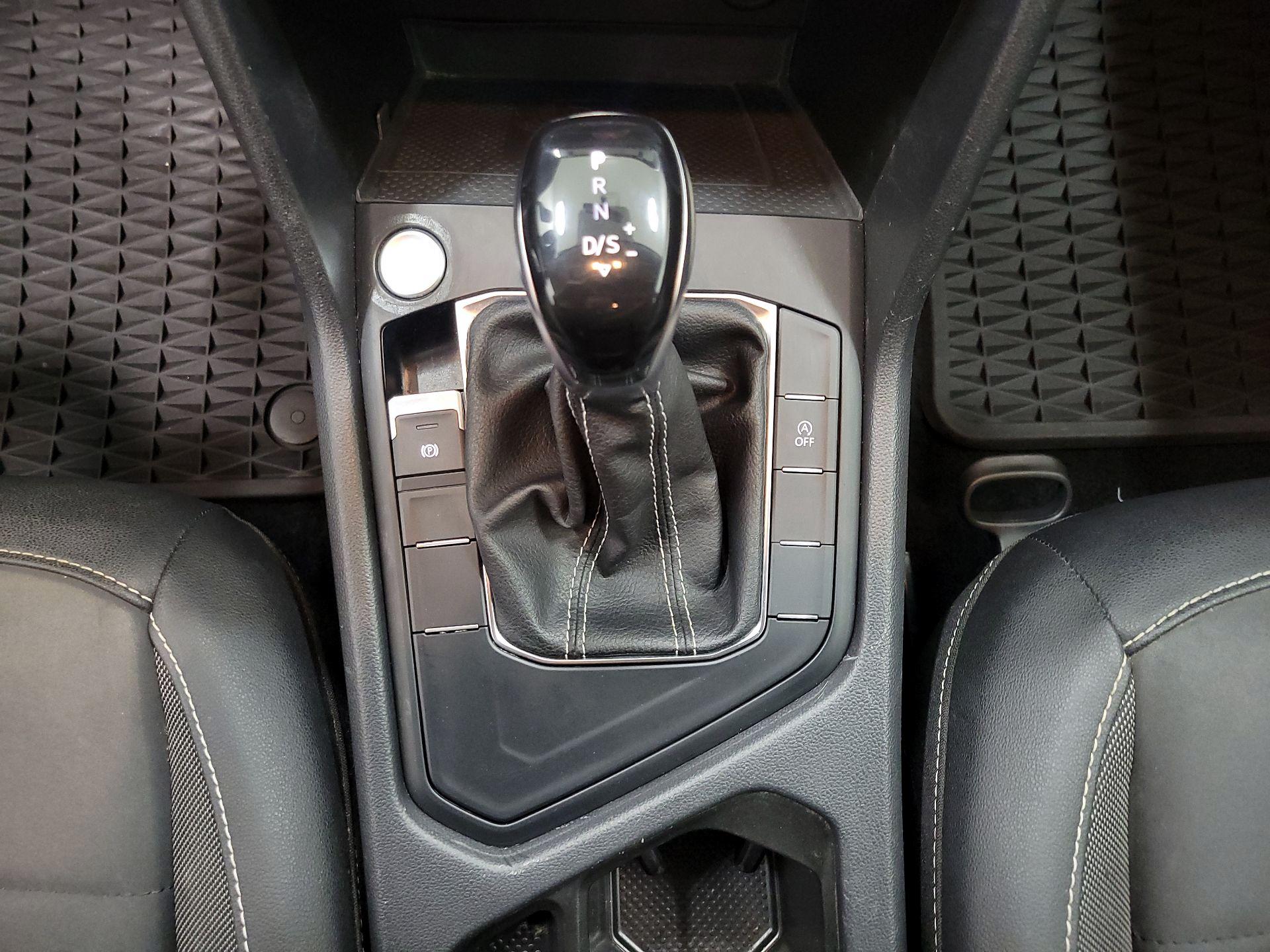 Thumbnail: 2022 Volkswagen Taos - 16