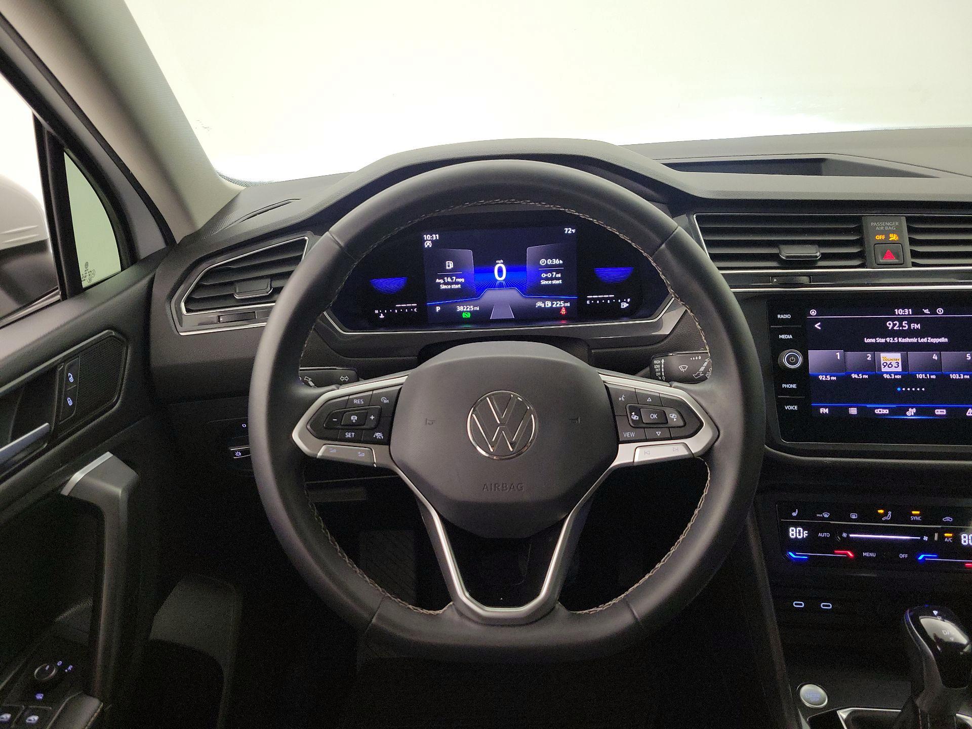 Thumbnail: 2022 Volkswagen Tiguan - 10