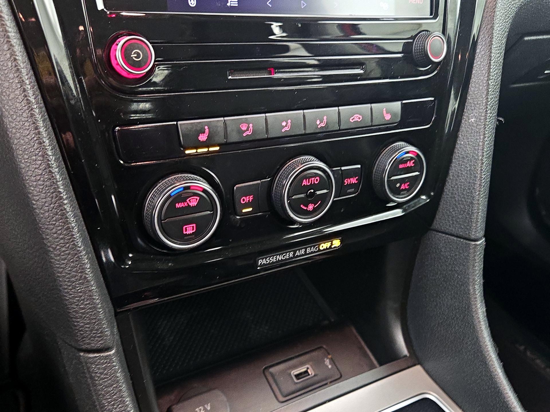 Thumbnail: 2022 Volkswagen Passat - 16