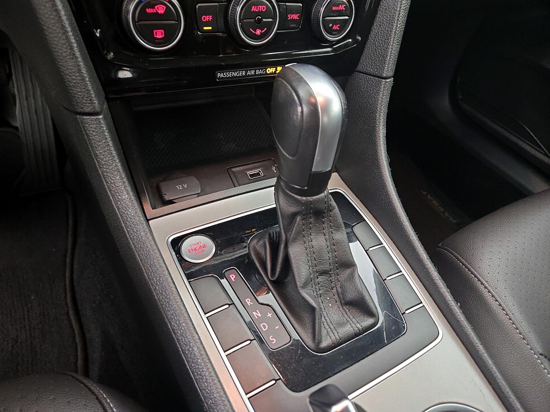 Thumbnail: 2022 Volkswagen Passat - 17