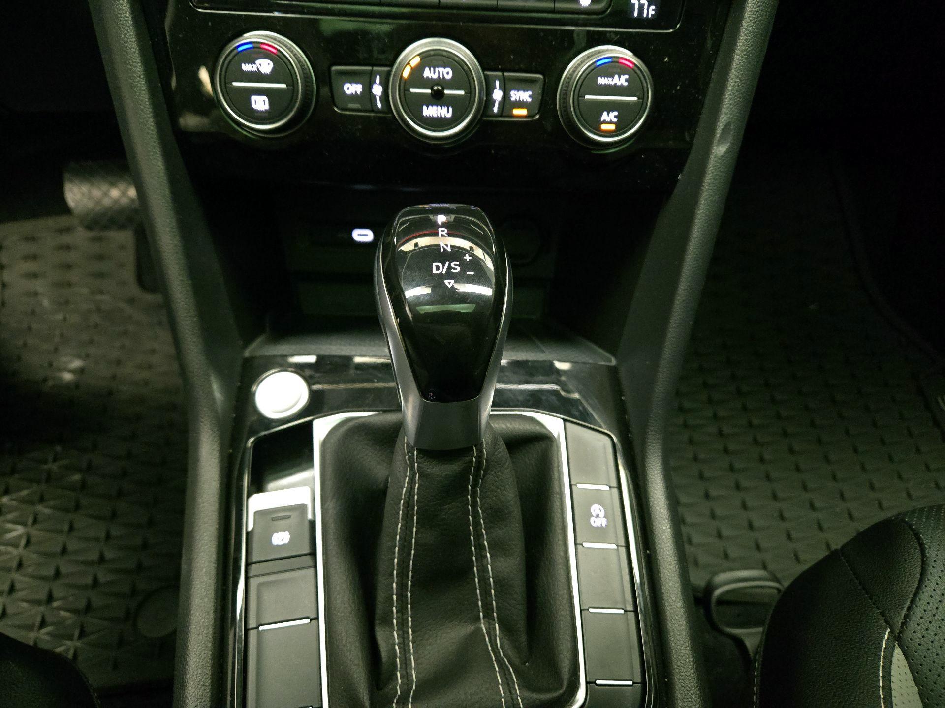 Thumbnail: 2022 Volkswagen Taos - 17