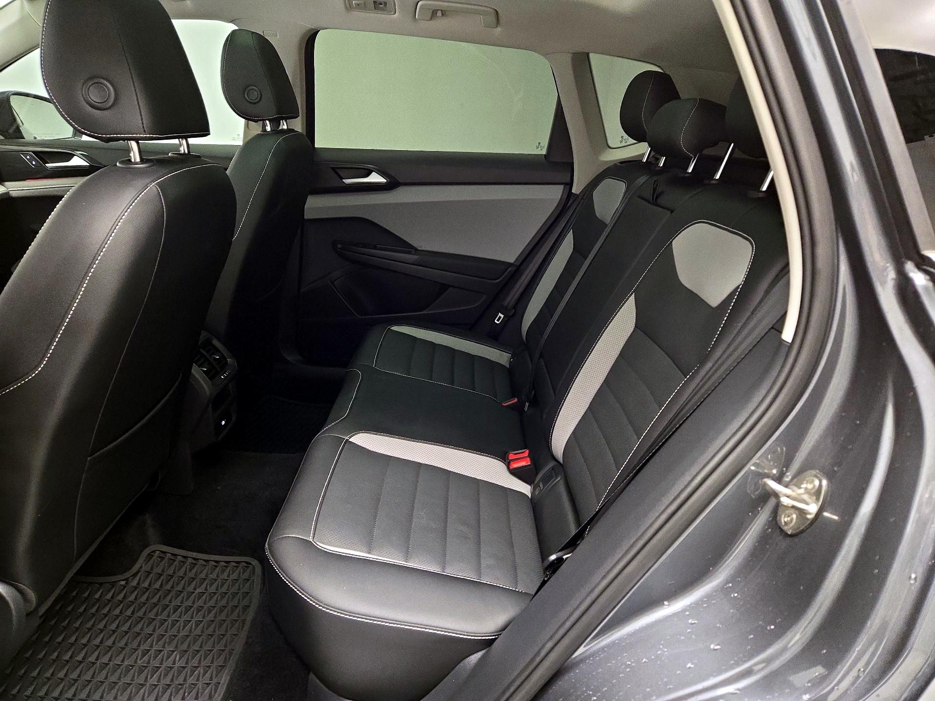 Thumbnail: 2022 Volkswagen Taos - 20