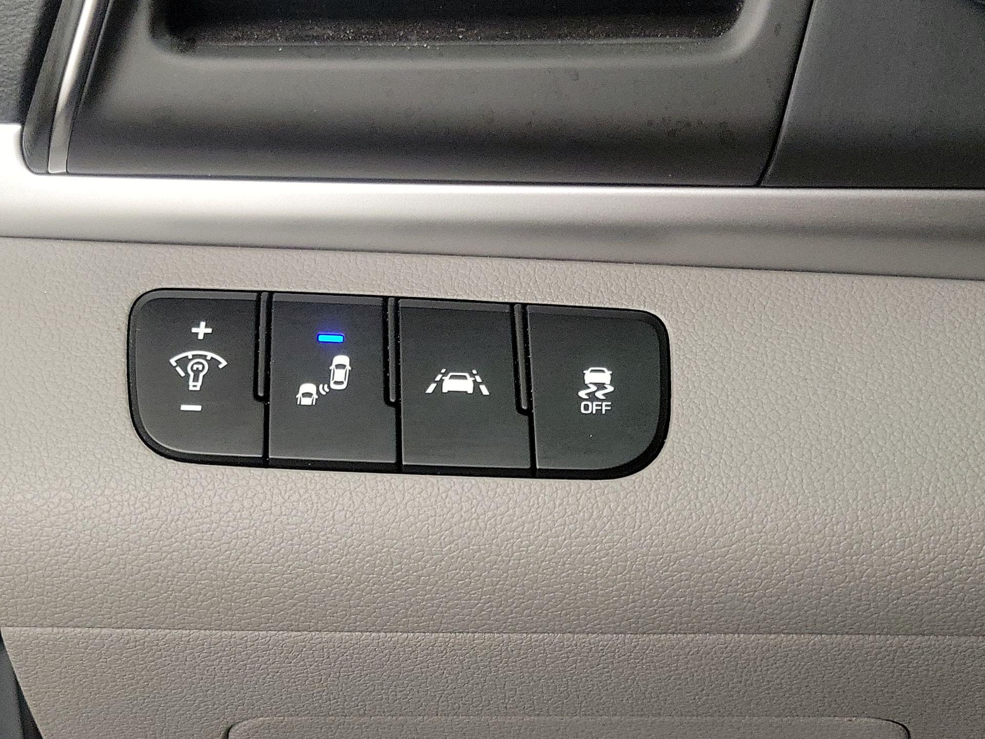 Thumbnail: 2020 Hyundai Elantra - 13