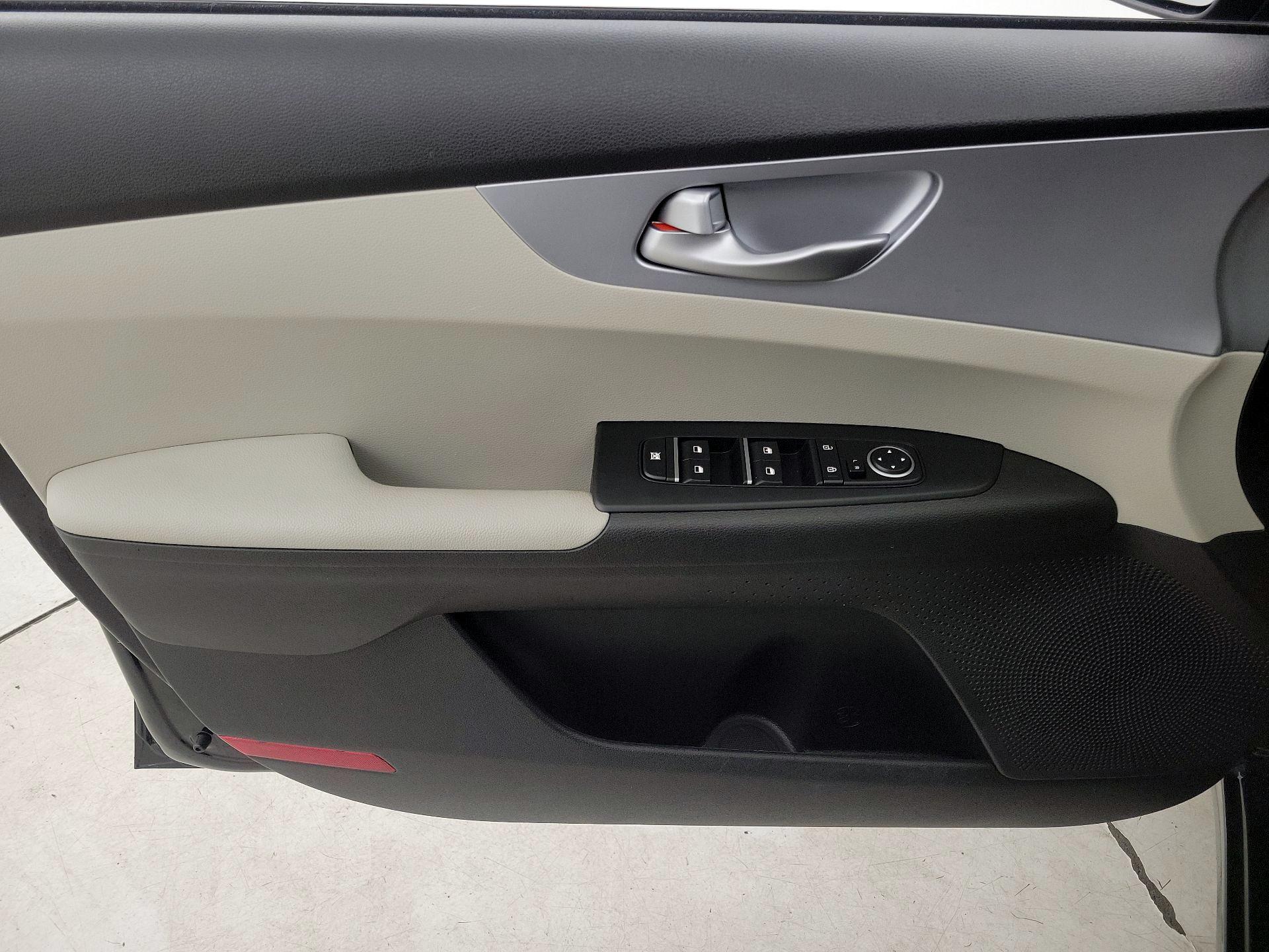 Thumbnail: 2023 Kia Forte - 12