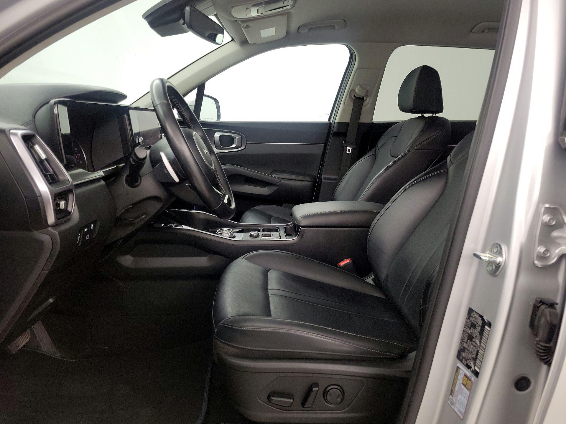 Thumbnail: 2023 Kia Sorento - 11